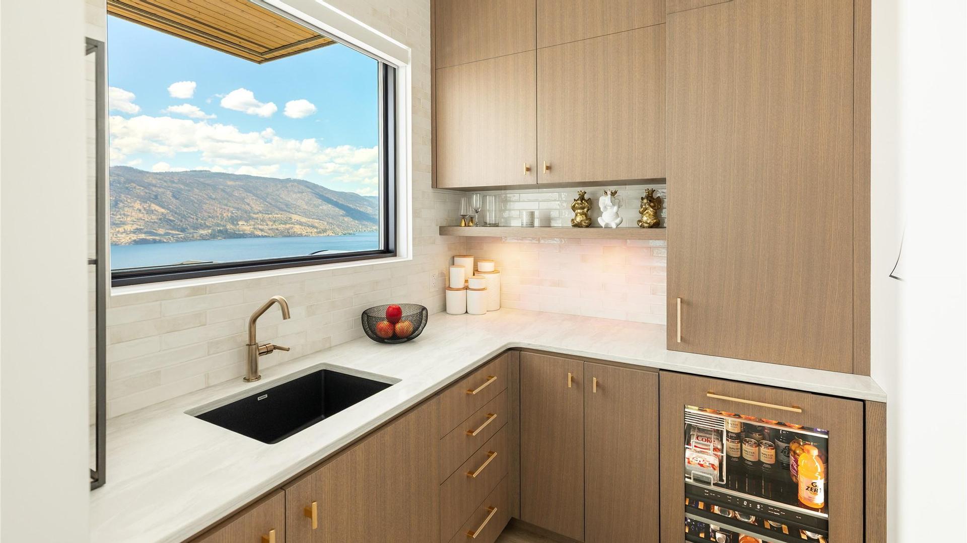 









538


Clifton

Court,
Kelowna,




BC
V1V 0B7

