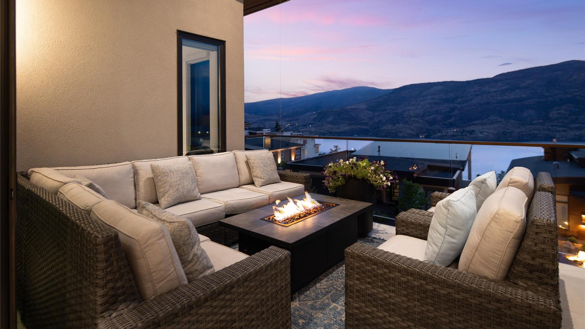 









538


Clifton

Court,
Kelowna,




BC
V1V 0B7

