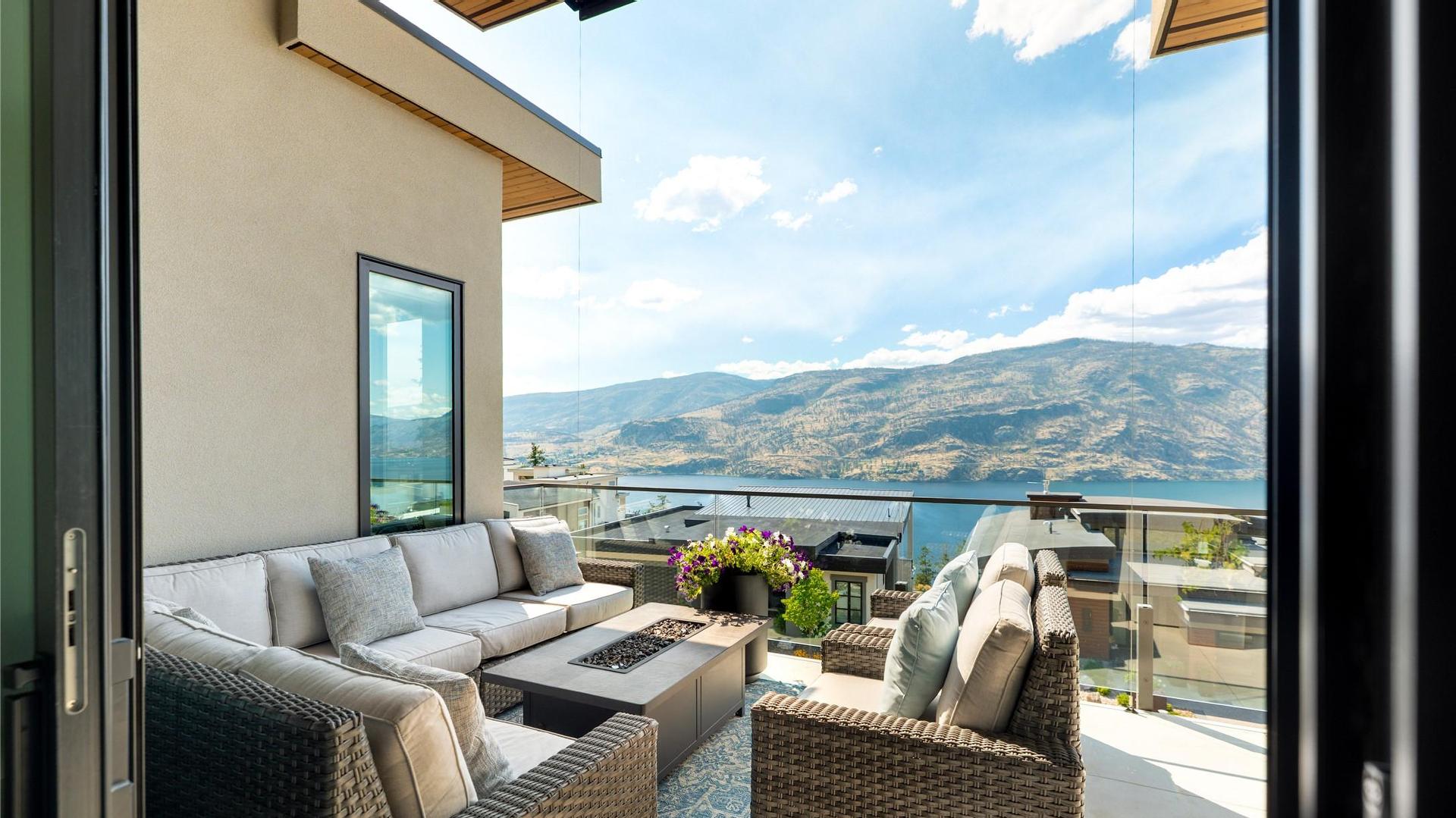 









538


Clifton

Court,
Kelowna,




BC
V1V 0B7

