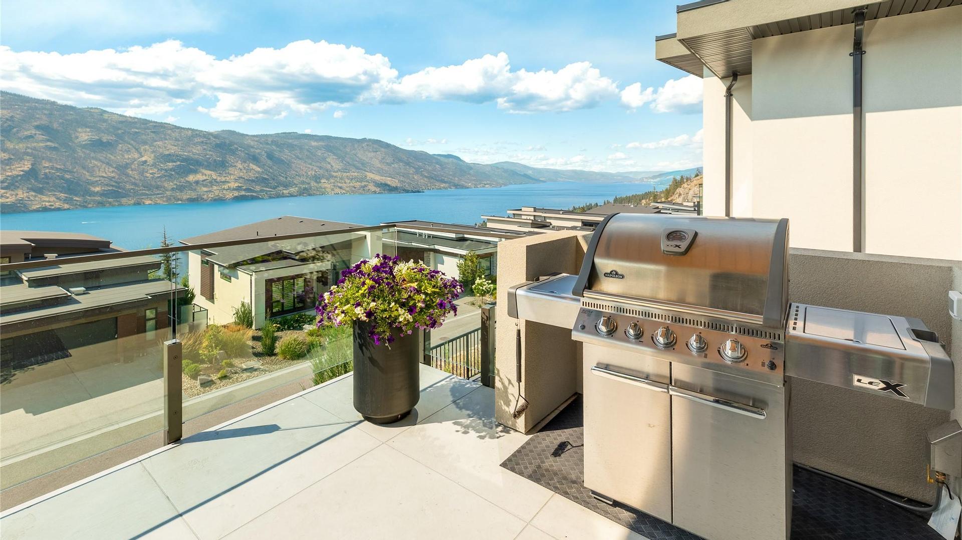 









538


Clifton

Court,
Kelowna,




BC
V1V 0B7

