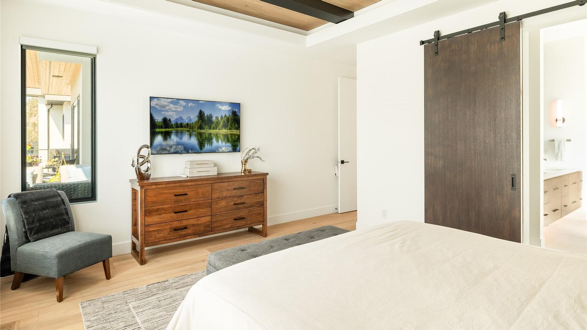 









538


Clifton

Court,
Kelowna,




BC
V1V 0B7

