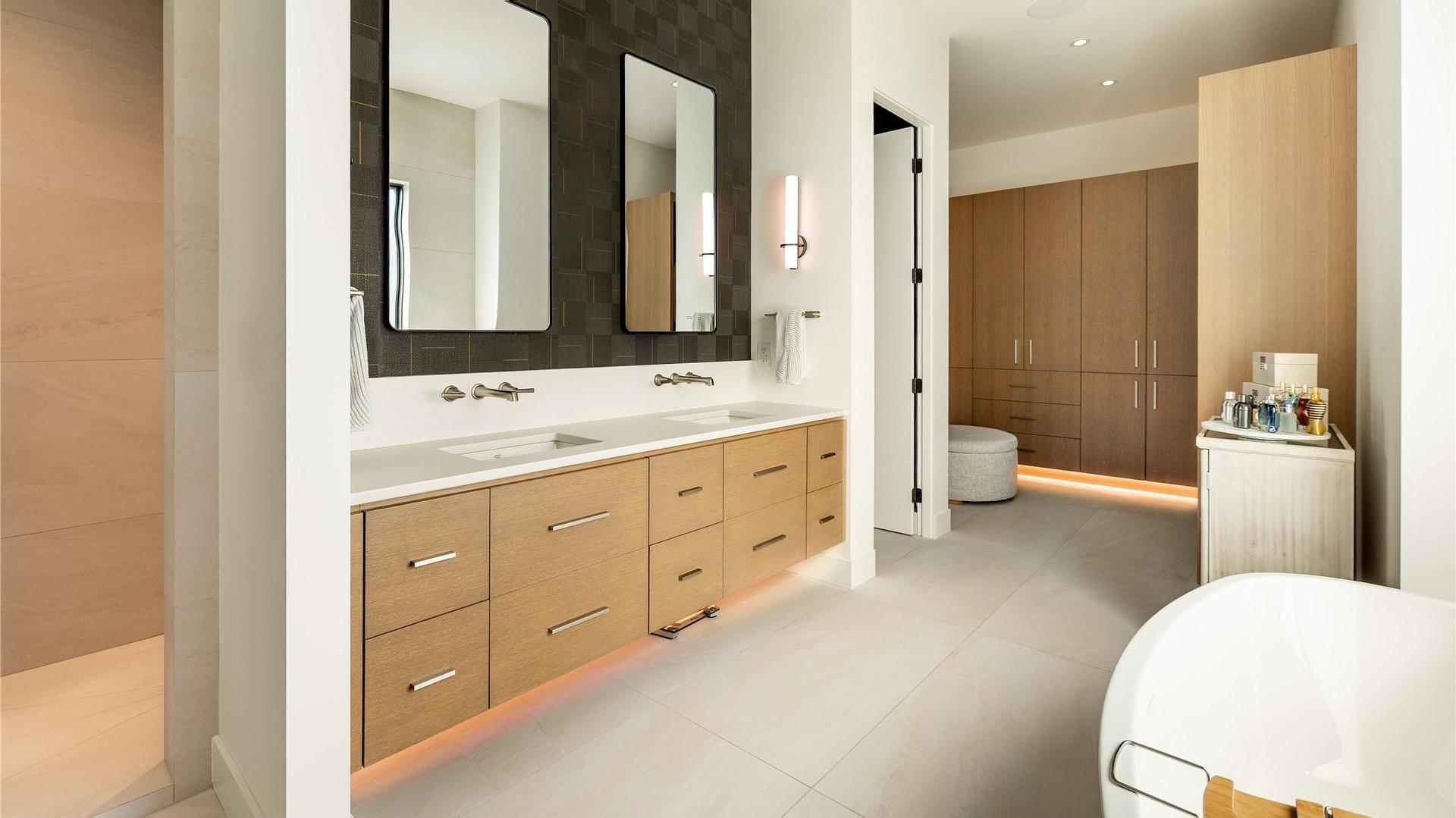 









538


Clifton

Court,
Kelowna,




BC
V1V 0B7

