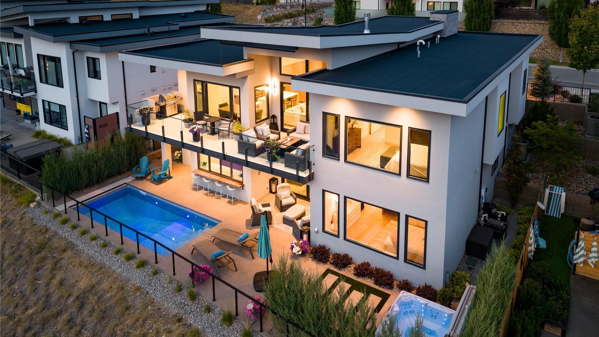 









538


Clifton

Court,
Kelowna,




BC
V1V 0B7

