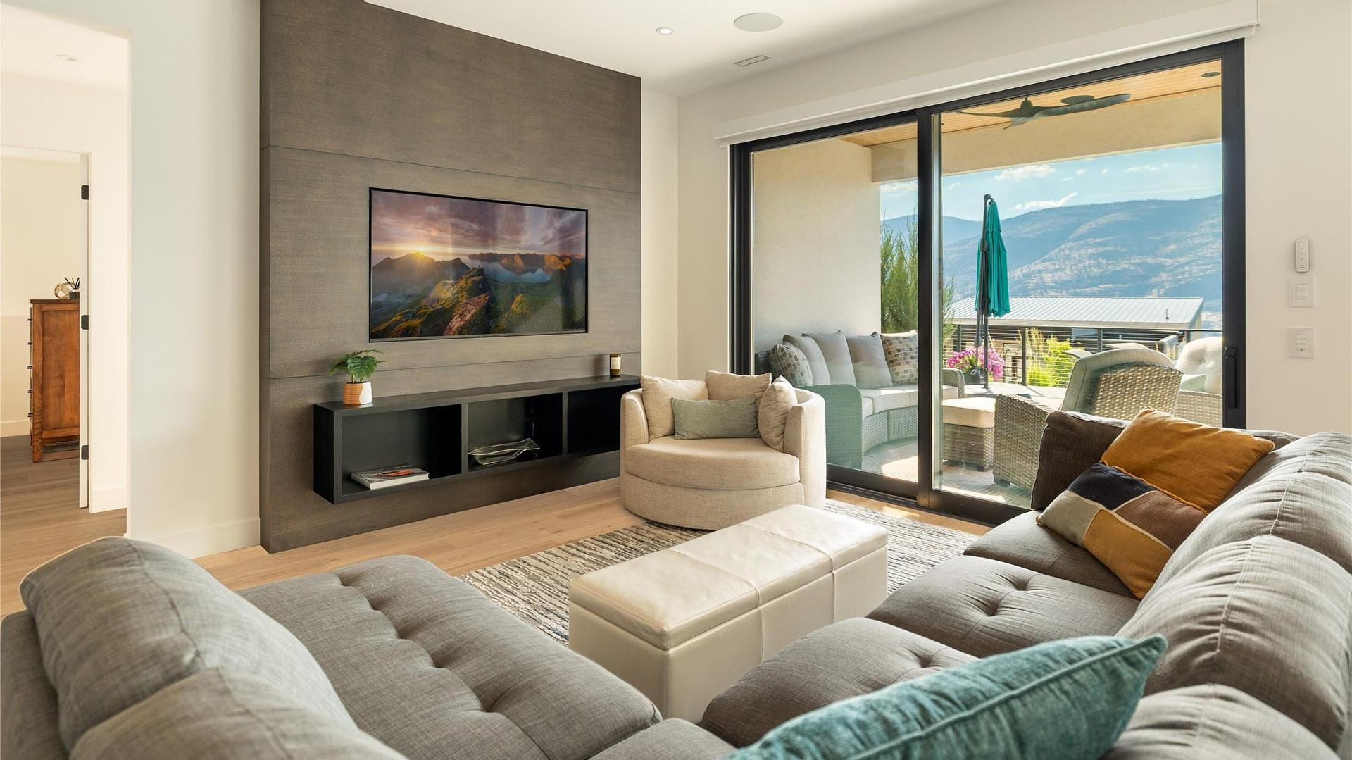 









538


Clifton

Court,
Kelowna,




BC
V1V 0B7

