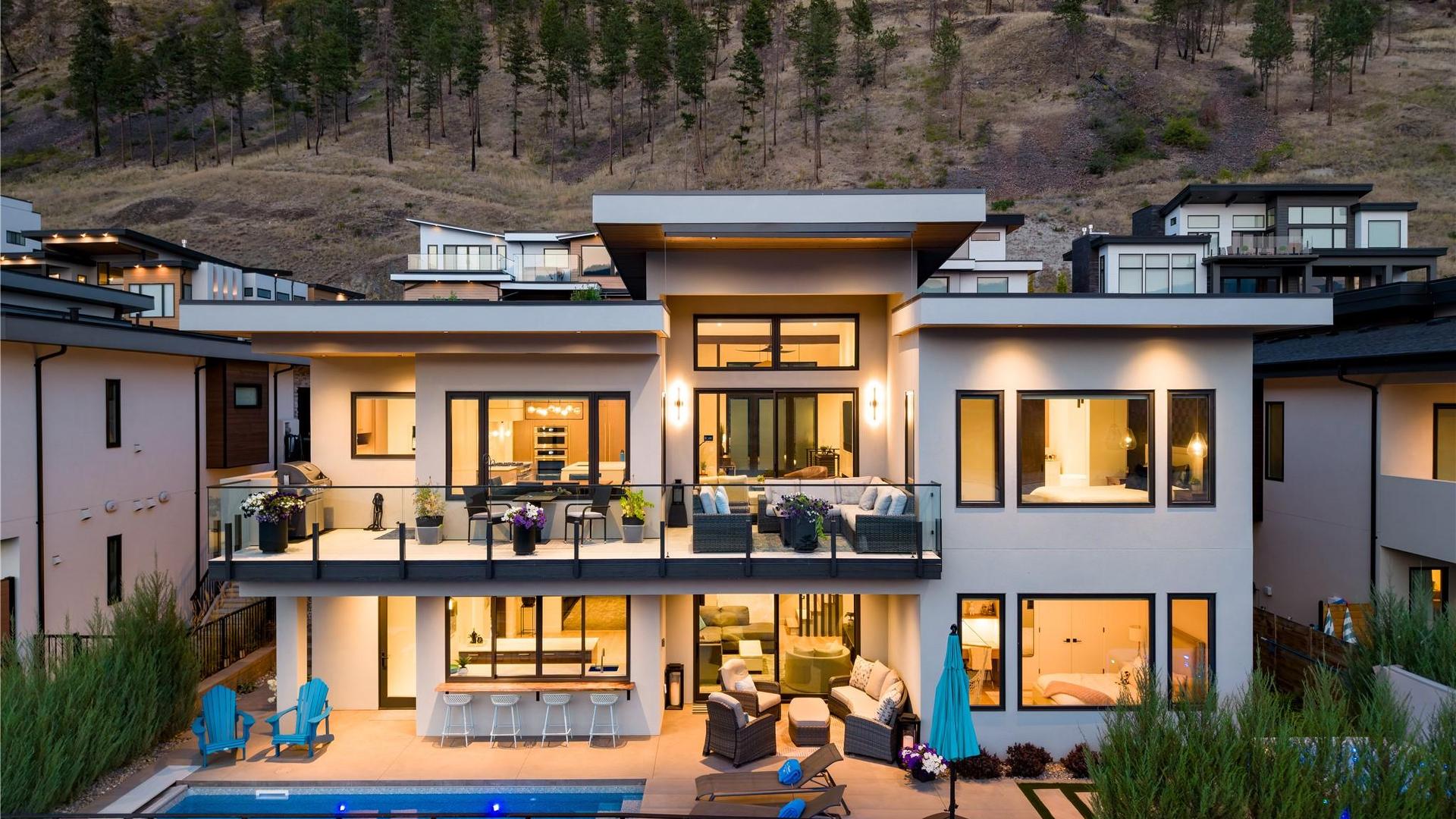









538


Clifton

Court,
Kelowna,




BC
V1V 0B7

