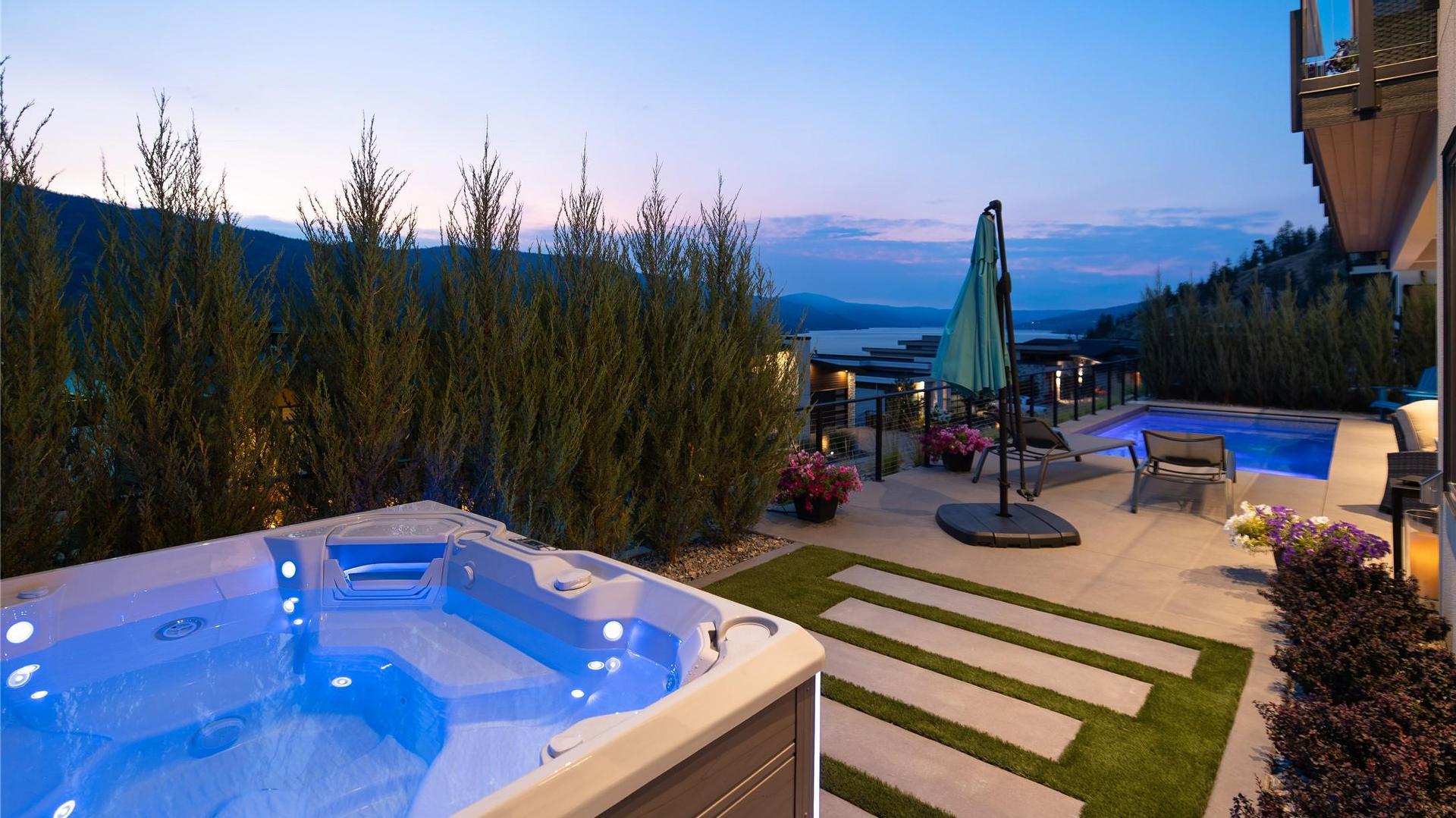 









538


Clifton

Court,
Kelowna,




BC
V1V 0B7

