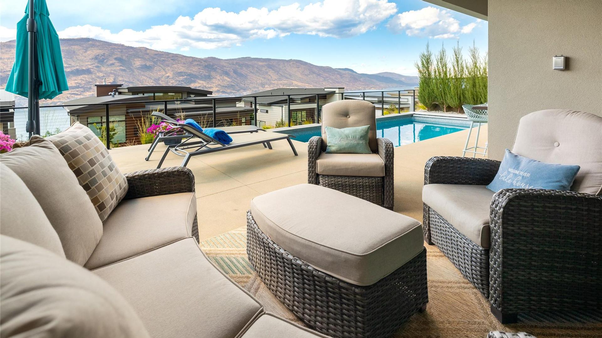 









538


Clifton

Court,
Kelowna,




BC
V1V 0B7


