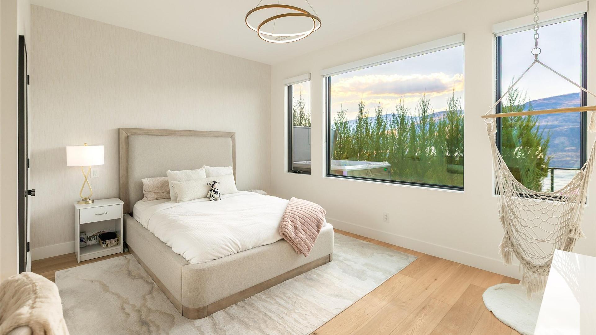 









538


Clifton

Court,
Kelowna,




BC
V1V 0B7

