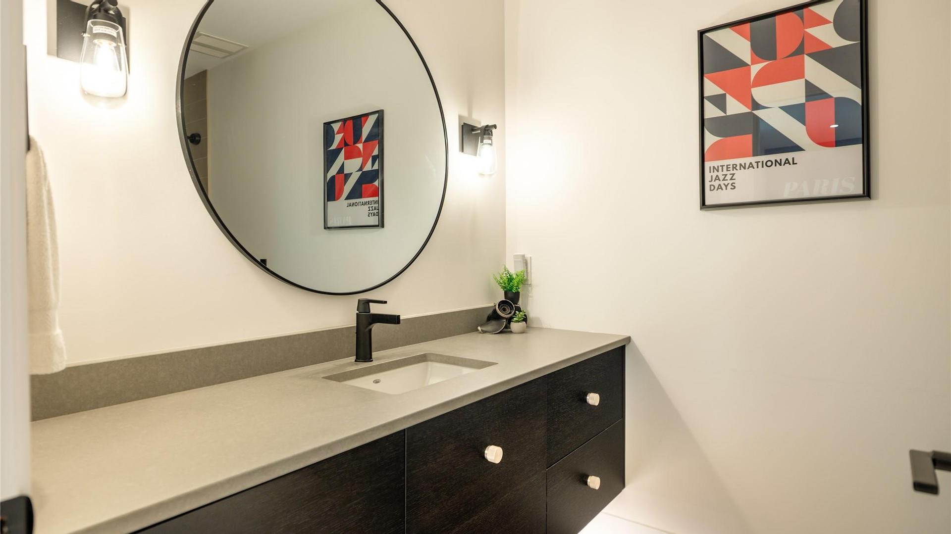 









538


Clifton

Court,
Kelowna,




BC
V1V 0B7

