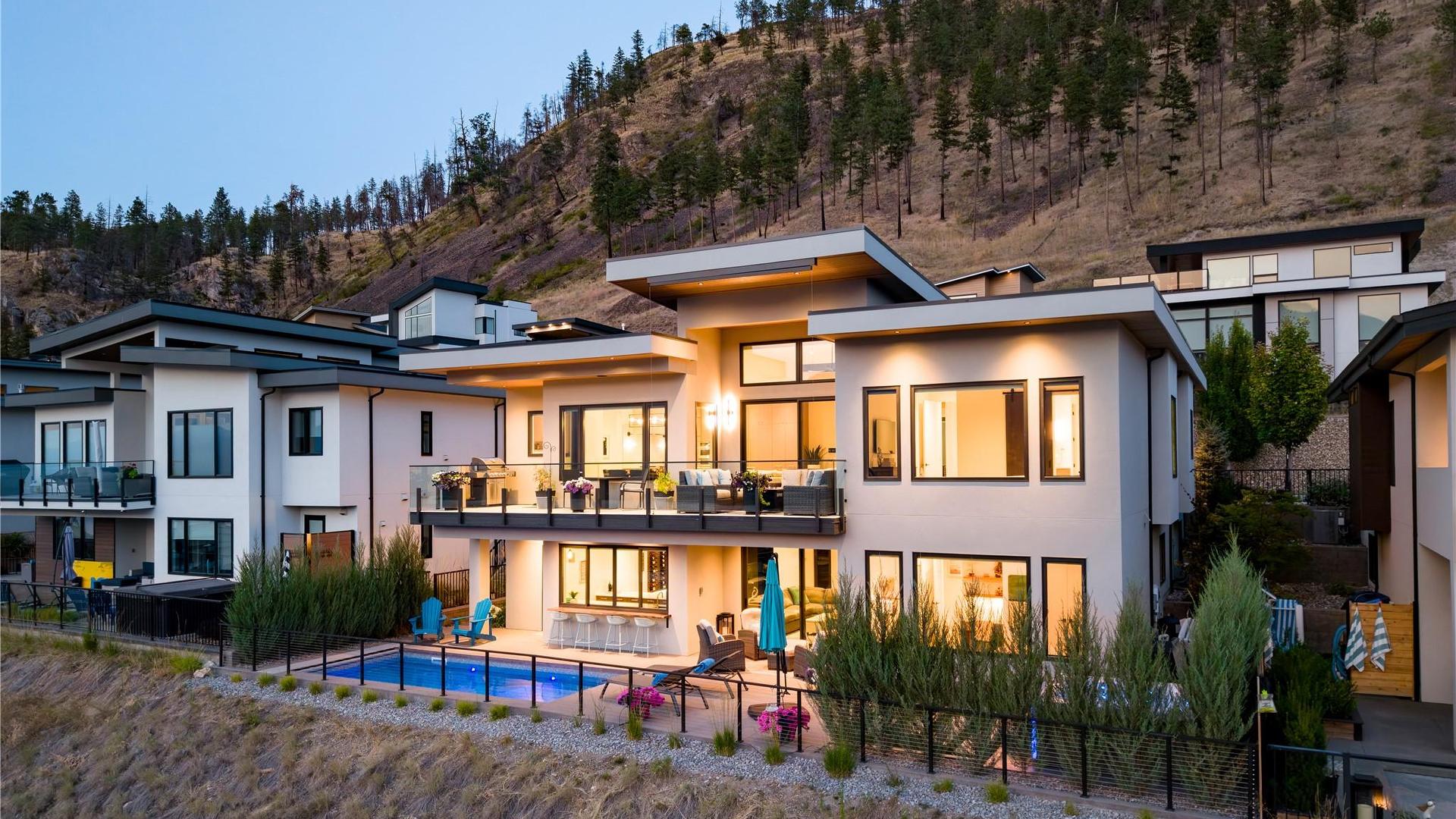









538


Clifton

Court,
Kelowna,




BC
V1V 0B7

