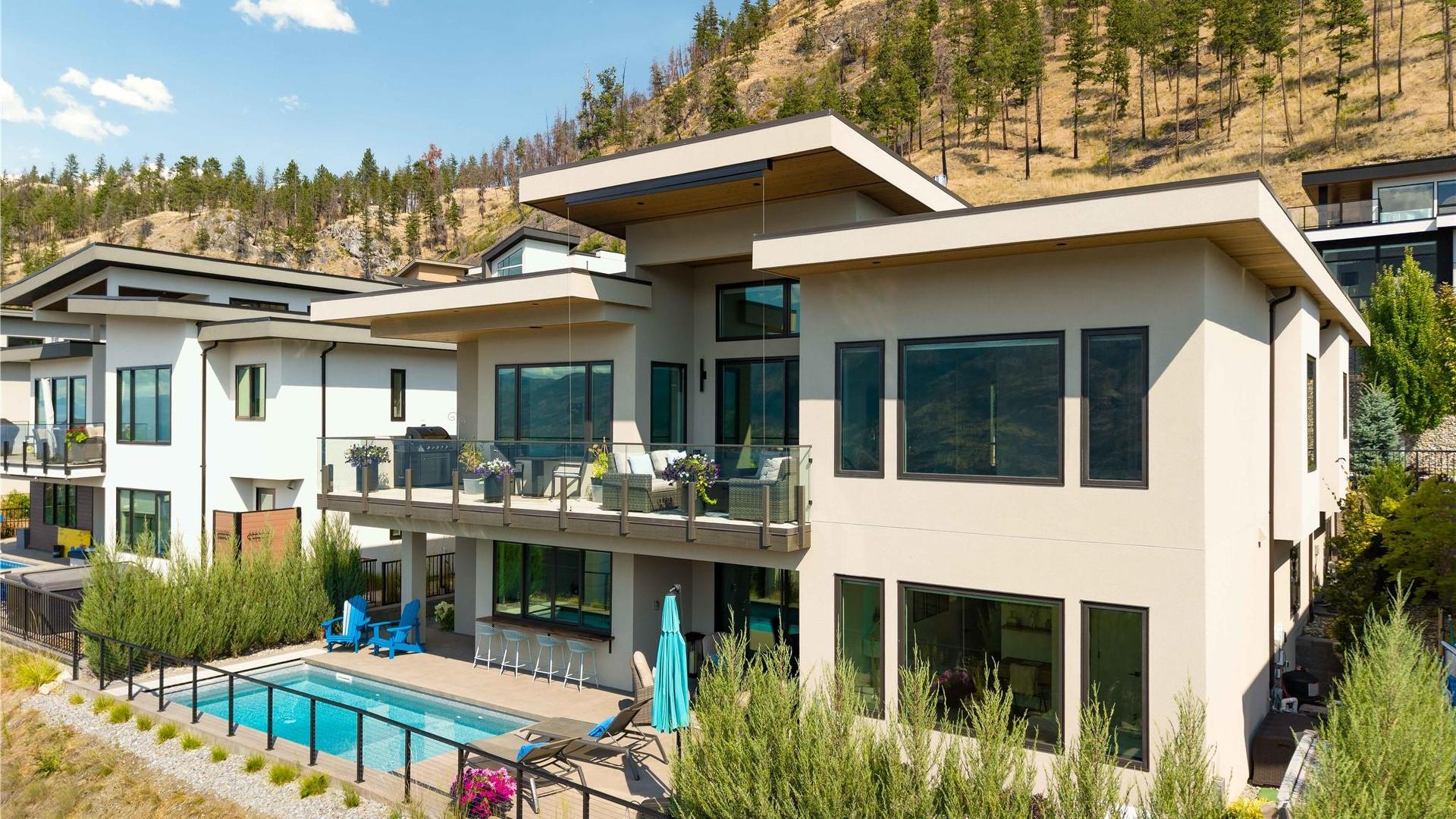 









538


Clifton

Court,
Kelowna,




BC
V1V 0B7

