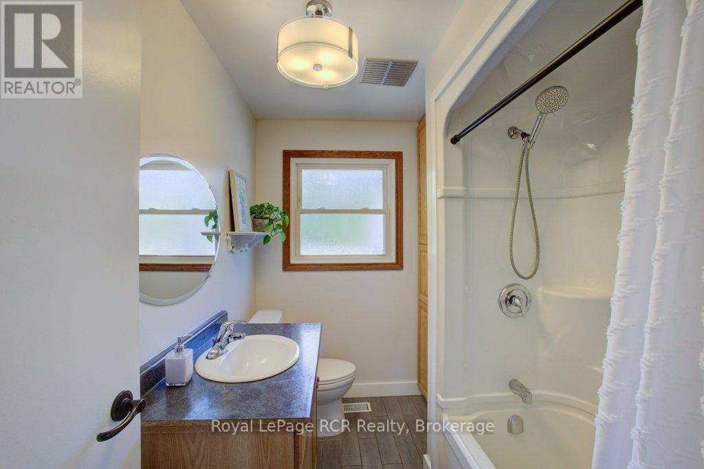 












280 DOMVILLE STREET

,
Wellington North (Arthur),




Ontario
N0G1A0

