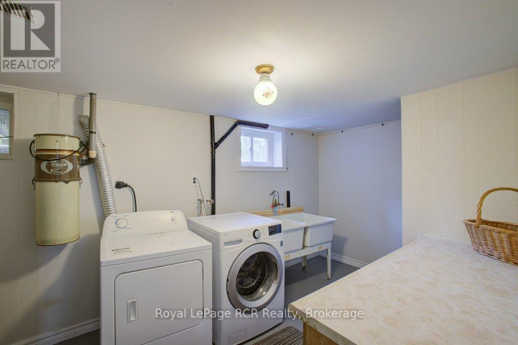 












280 DOMVILLE STREET

,
Wellington North (Arthur),




Ontario
N0G1A0

