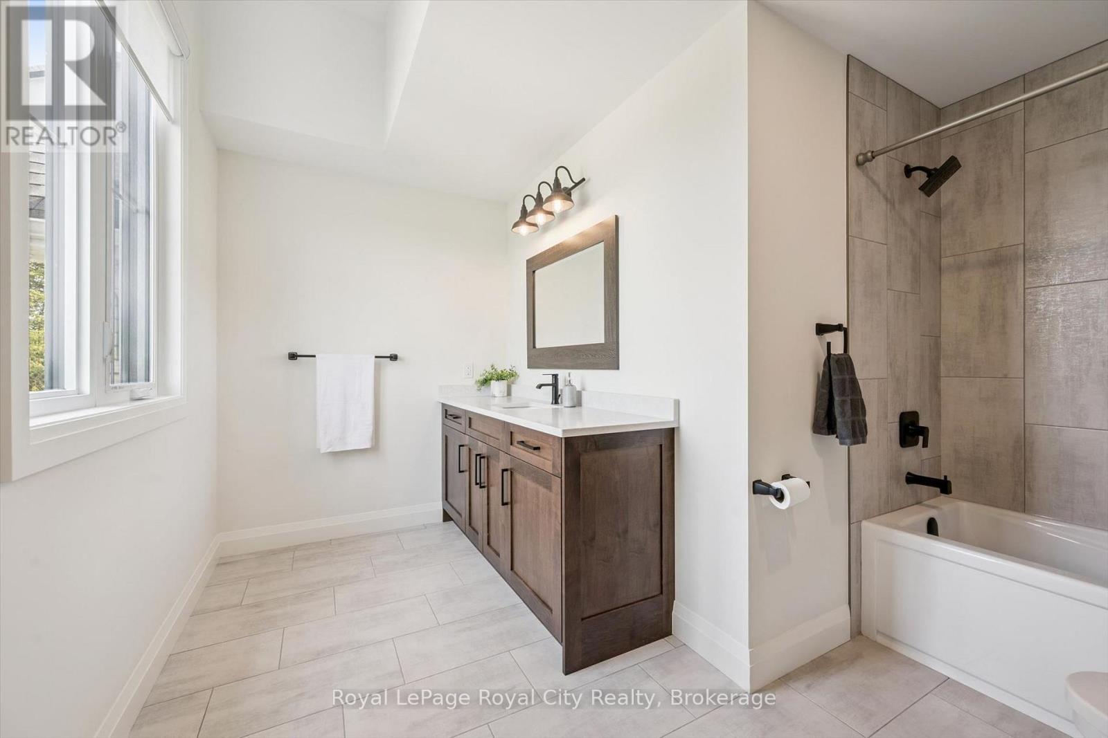 












6804 GERRIE ROAD

,
Centre Wellington,




Ontario
N0B1S0


