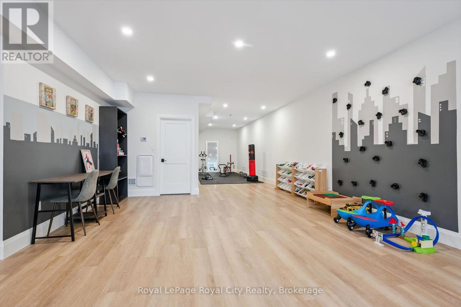 












6804 GERRIE ROAD

,
Centre Wellington,




Ontario
N0B1S0

