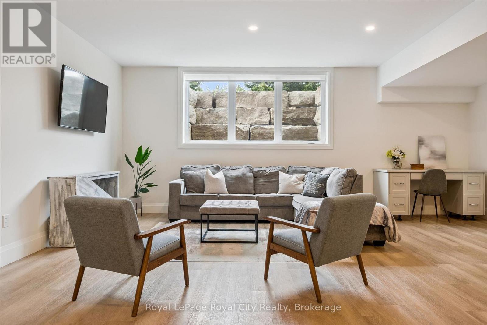 












6804 GERRIE ROAD

,
Centre Wellington,




Ontario
N0B1S0

