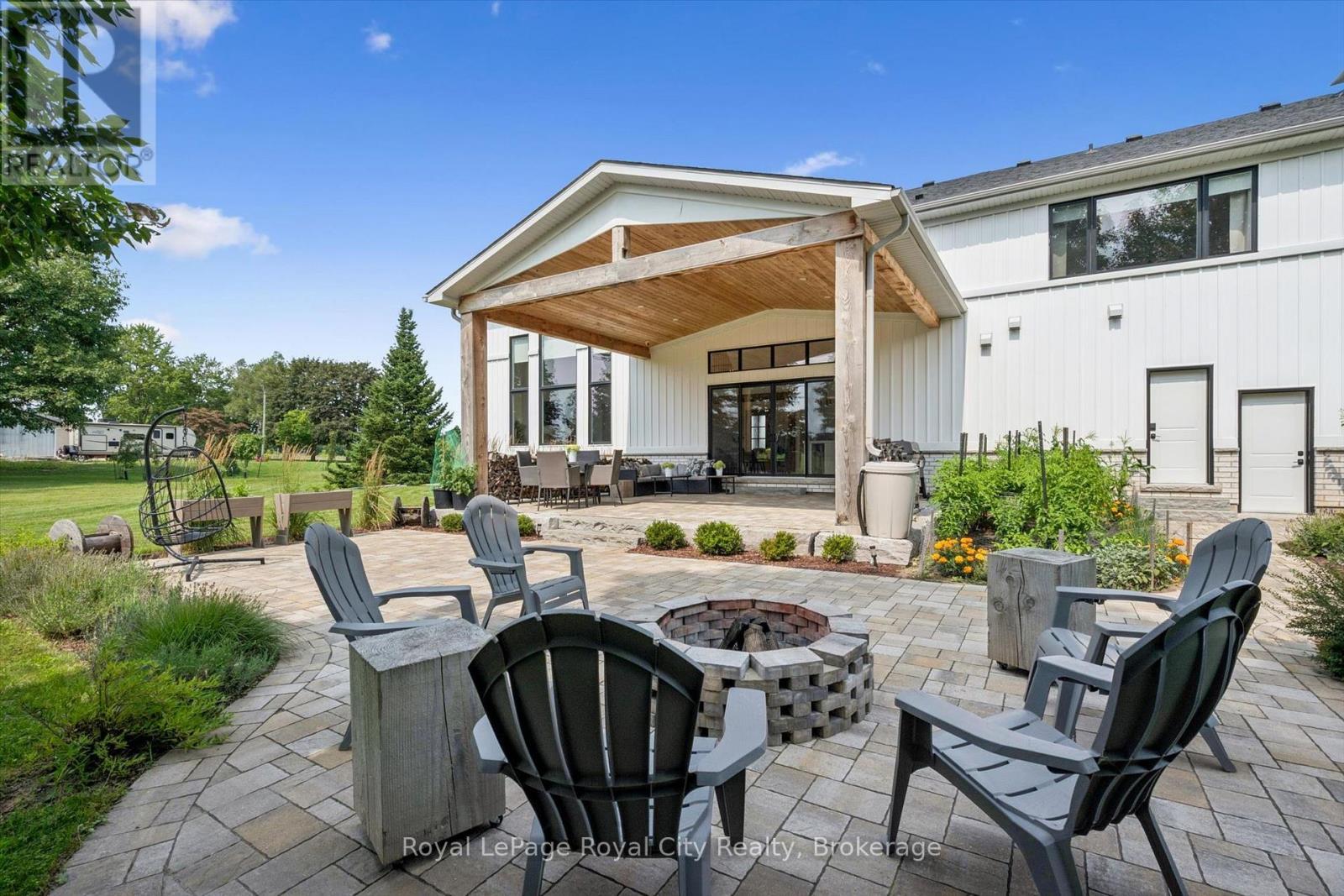 












6804 GERRIE ROAD

,
Centre Wellington,




Ontario
N0B1S0


