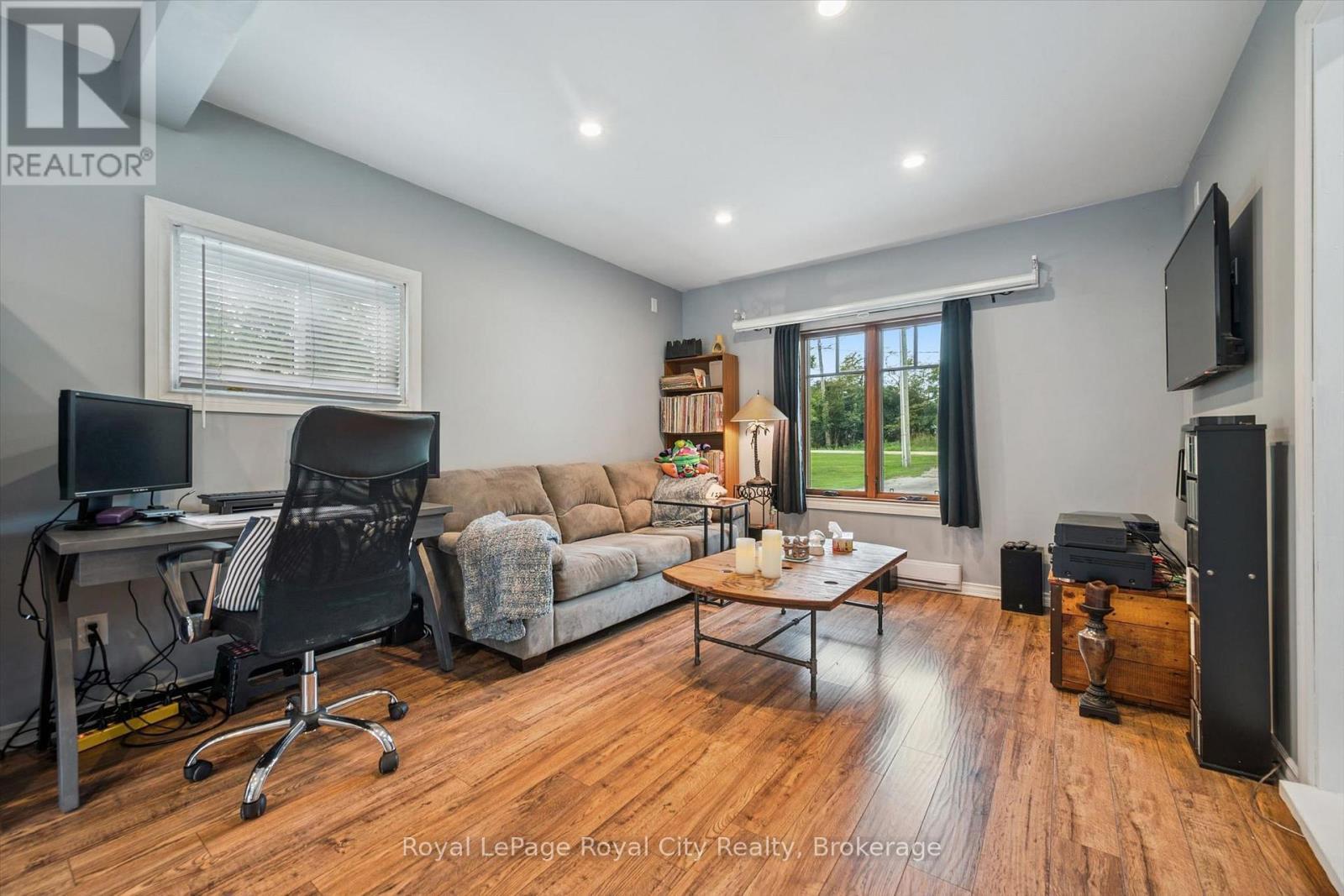 












6167 GUELPH STREET

,
Centre Wellington,




Ontario
N0B1S0

