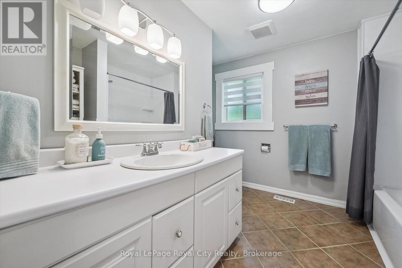 












6167 GUELPH STREET

,
Centre Wellington,




Ontario
N0B1S0


