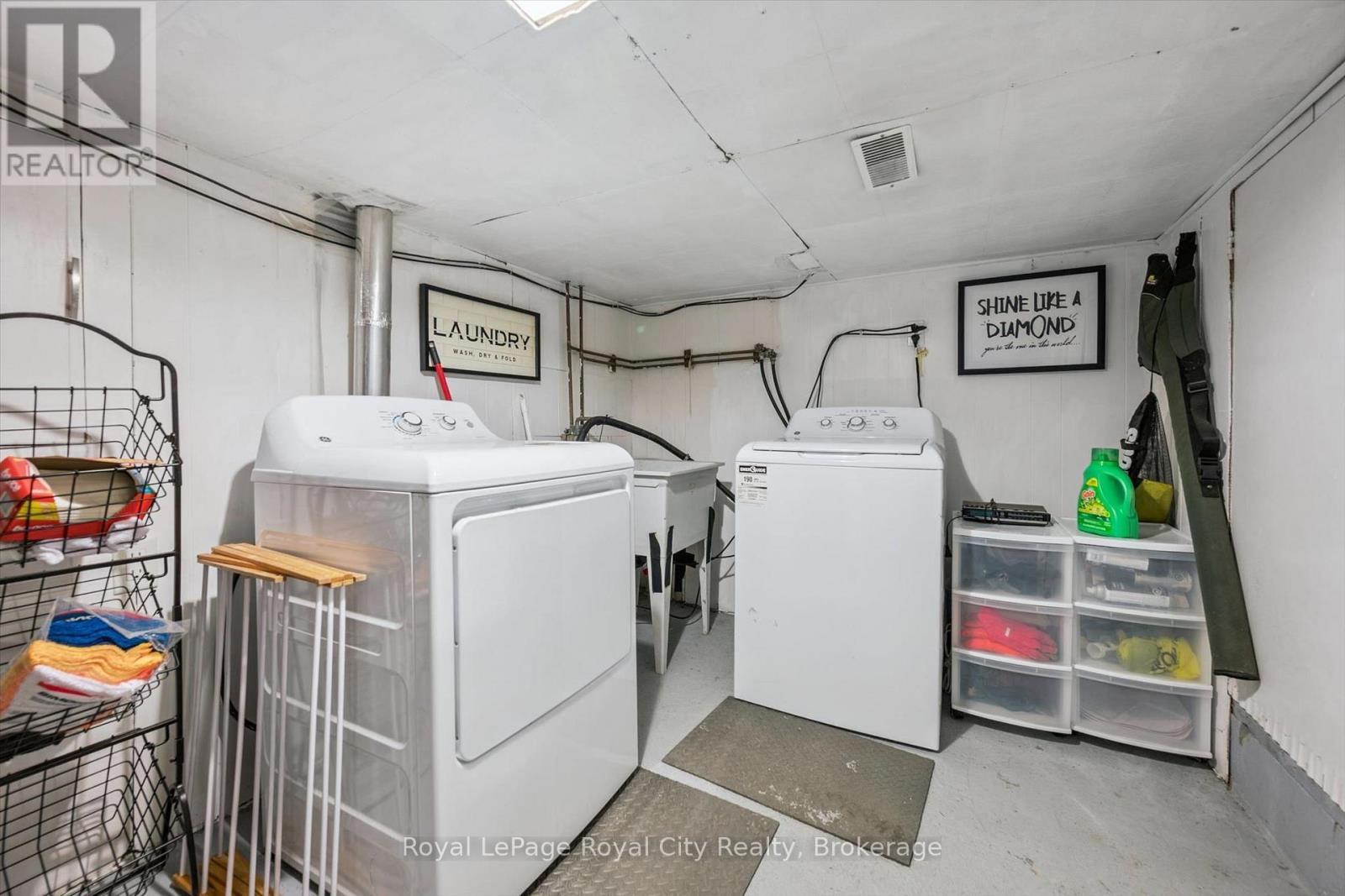 












6167 GUELPH STREET

,
Centre Wellington,




Ontario
N0B1S0

