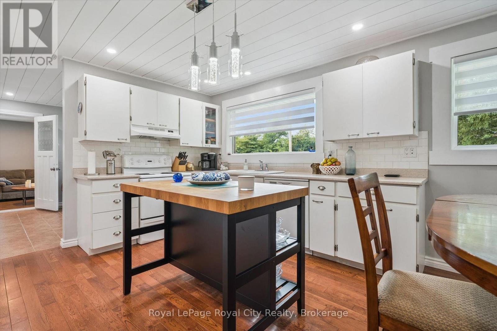 












6167 GUELPH STREET

,
Centre Wellington,




Ontario
N0B1S0

