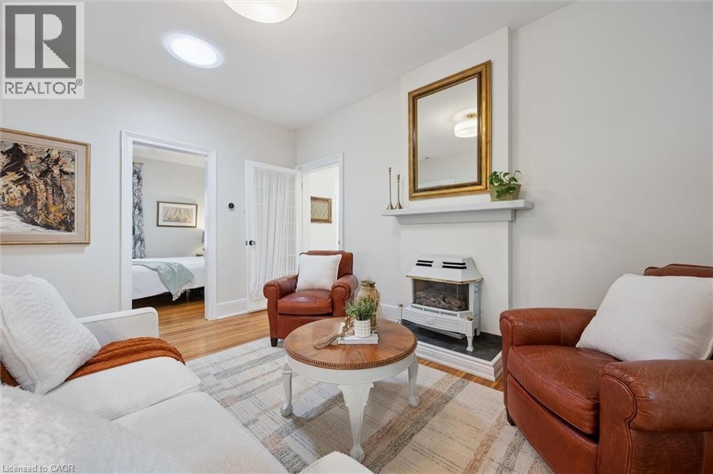 












164 KING Street

,
Guelph,




Ontario
N1E4R1

