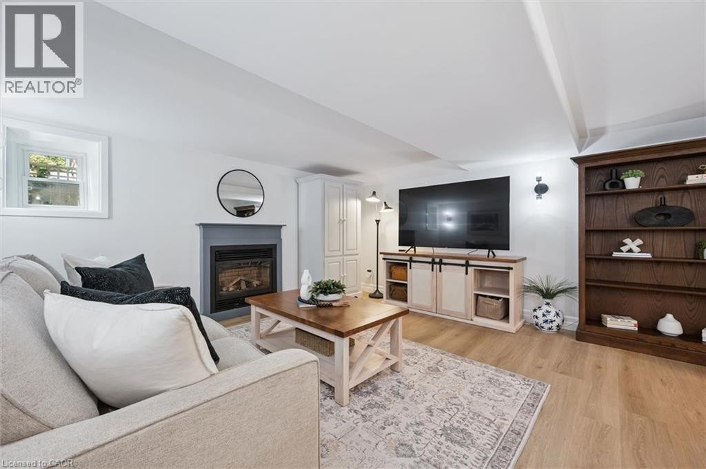 












164 KING Street

,
Guelph,




Ontario
N1E4R1

