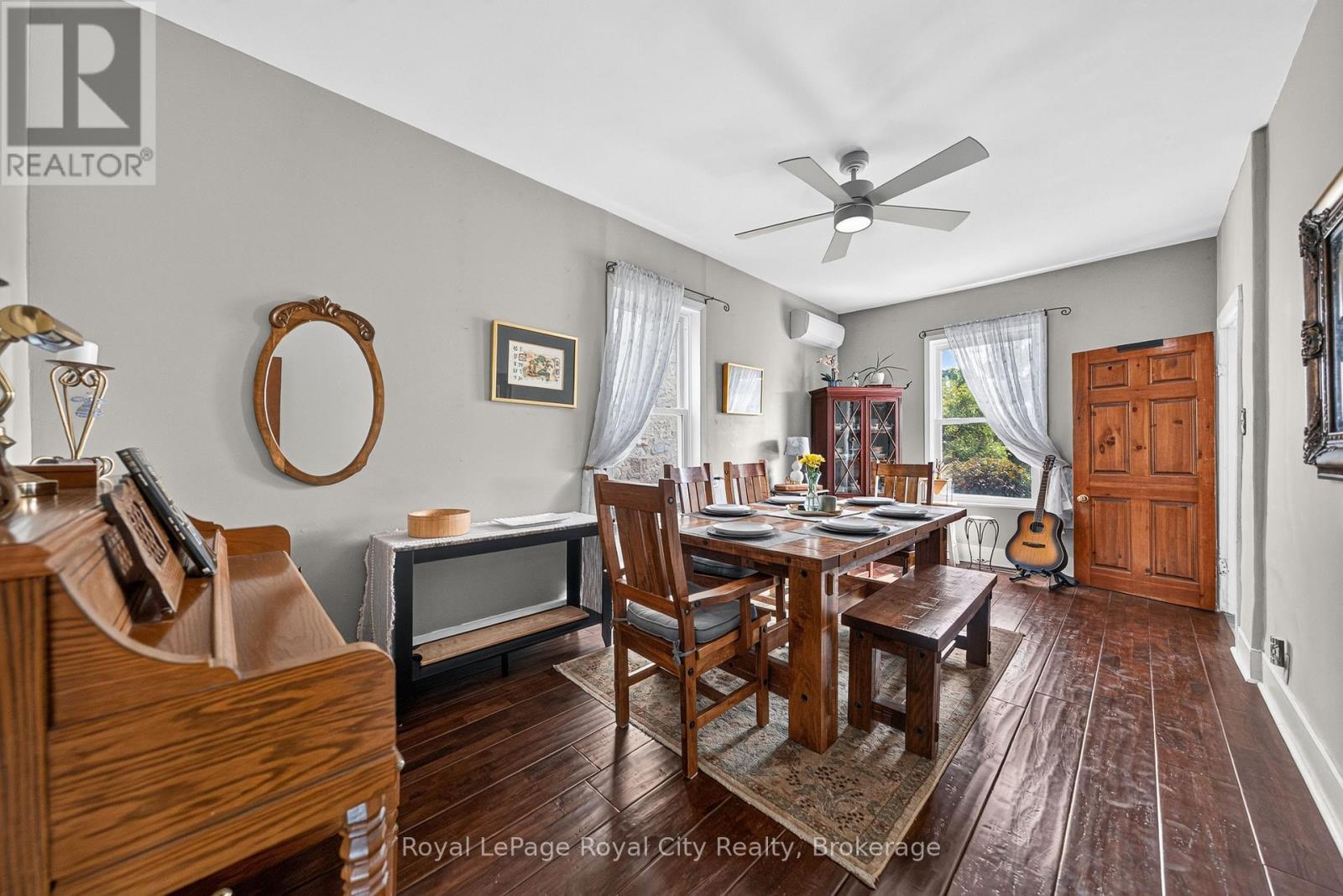 












73 QUEEN STREET

,
Puslinch (Morriston),




Ontario
N0B2C0


