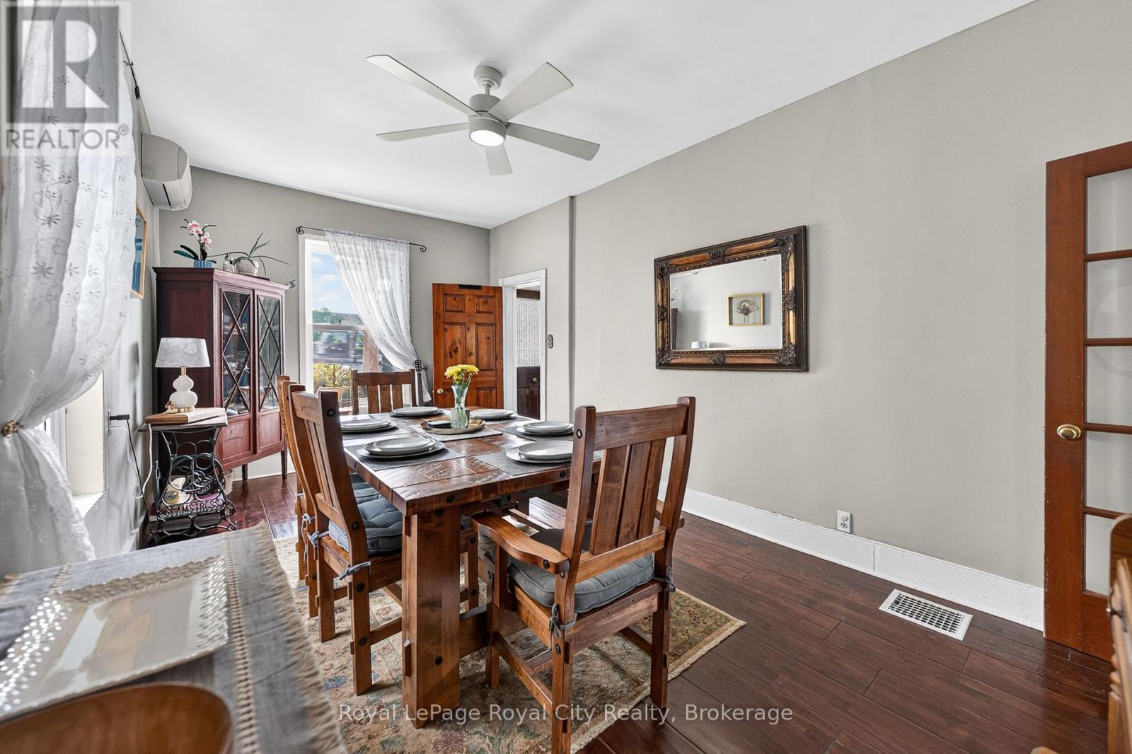 












73 QUEEN STREET

,
Puslinch (Morriston),




Ontario
N0B2C0

