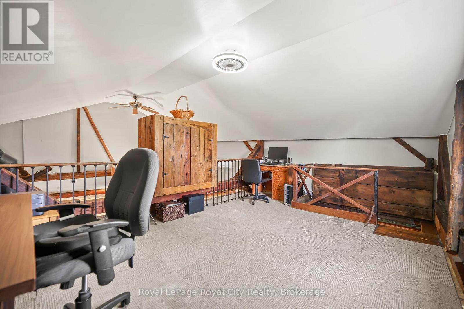 












73 QUEEN STREET

,
Puslinch (Morriston),




Ontario
N0B2C0

