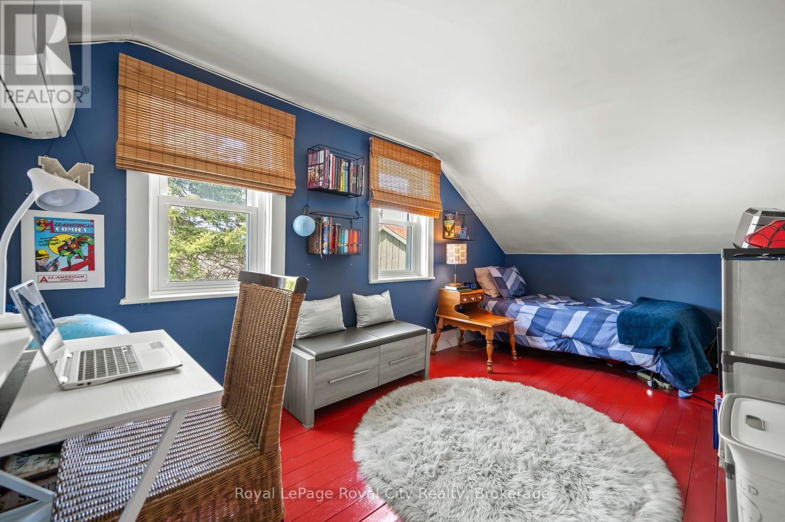 












73 QUEEN STREET

,
Puslinch (Morriston),




Ontario
N0B2C0

