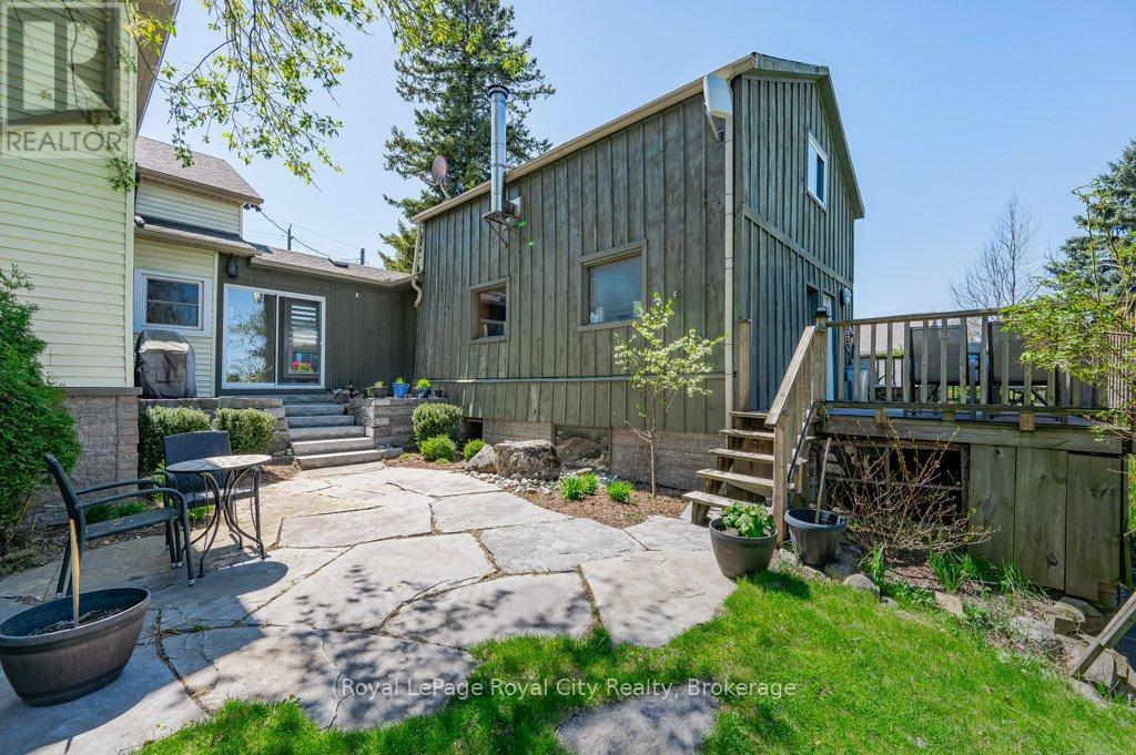 












73 QUEEN STREET

,
Puslinch (Morriston),




Ontario
N0B2C0

