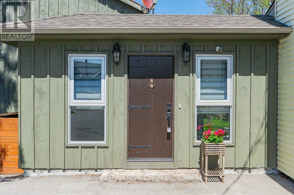 












73 QUEEN STREET

,
Puslinch (Morriston),




Ontario
N0B2C0

