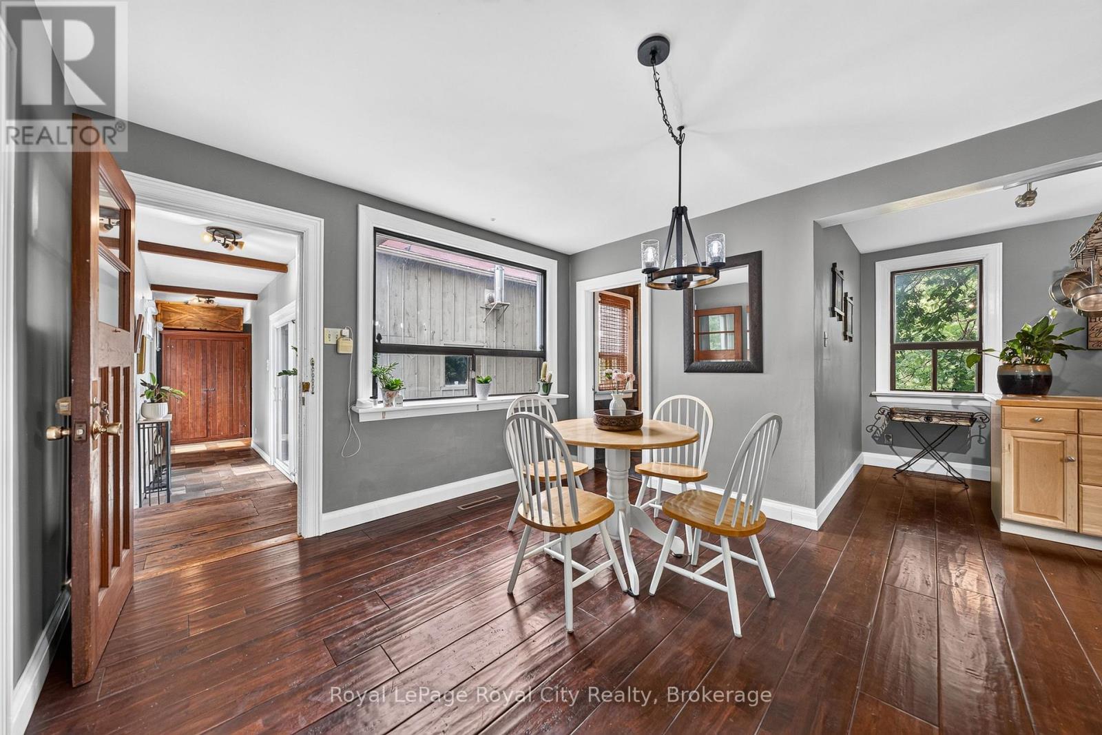 












73 QUEEN STREET

,
Puslinch (Morriston),




Ontario
N0B2C0


