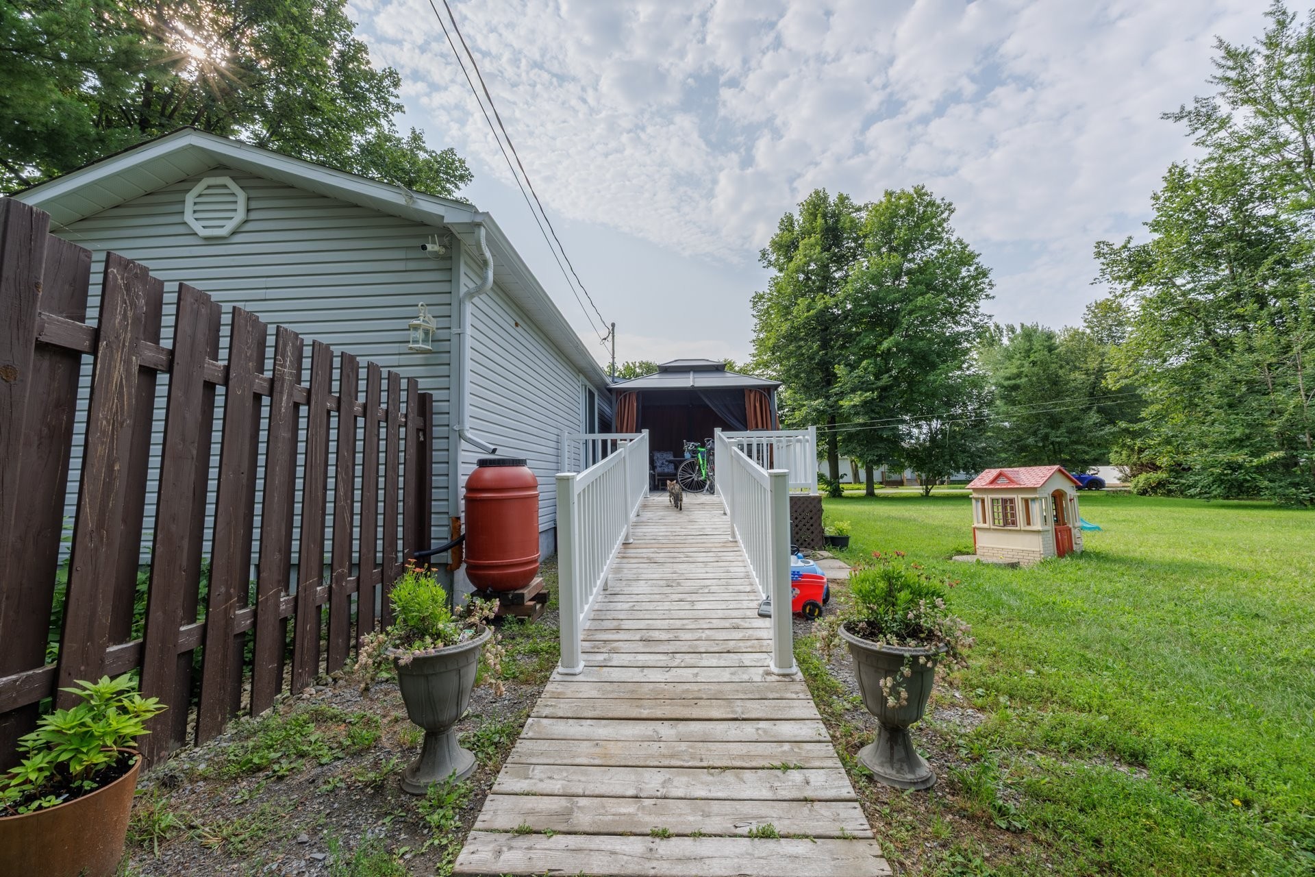 









1500


Rue Rolland

,
Les Cèdres,




QC
J7T1K7

