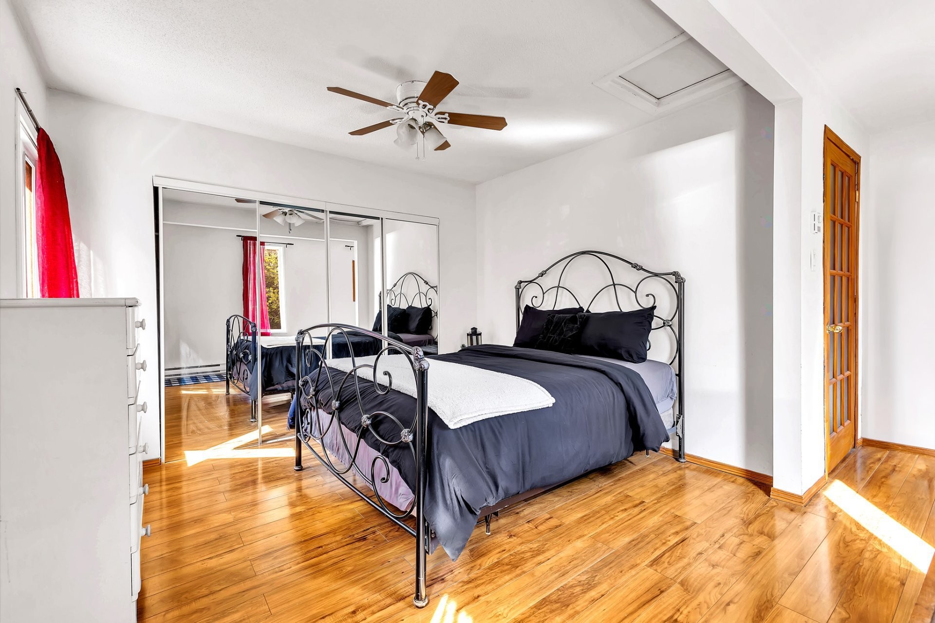 









23


Ch. de la Blanche

,
Val-des-Monts,




QC
J8N5A1

