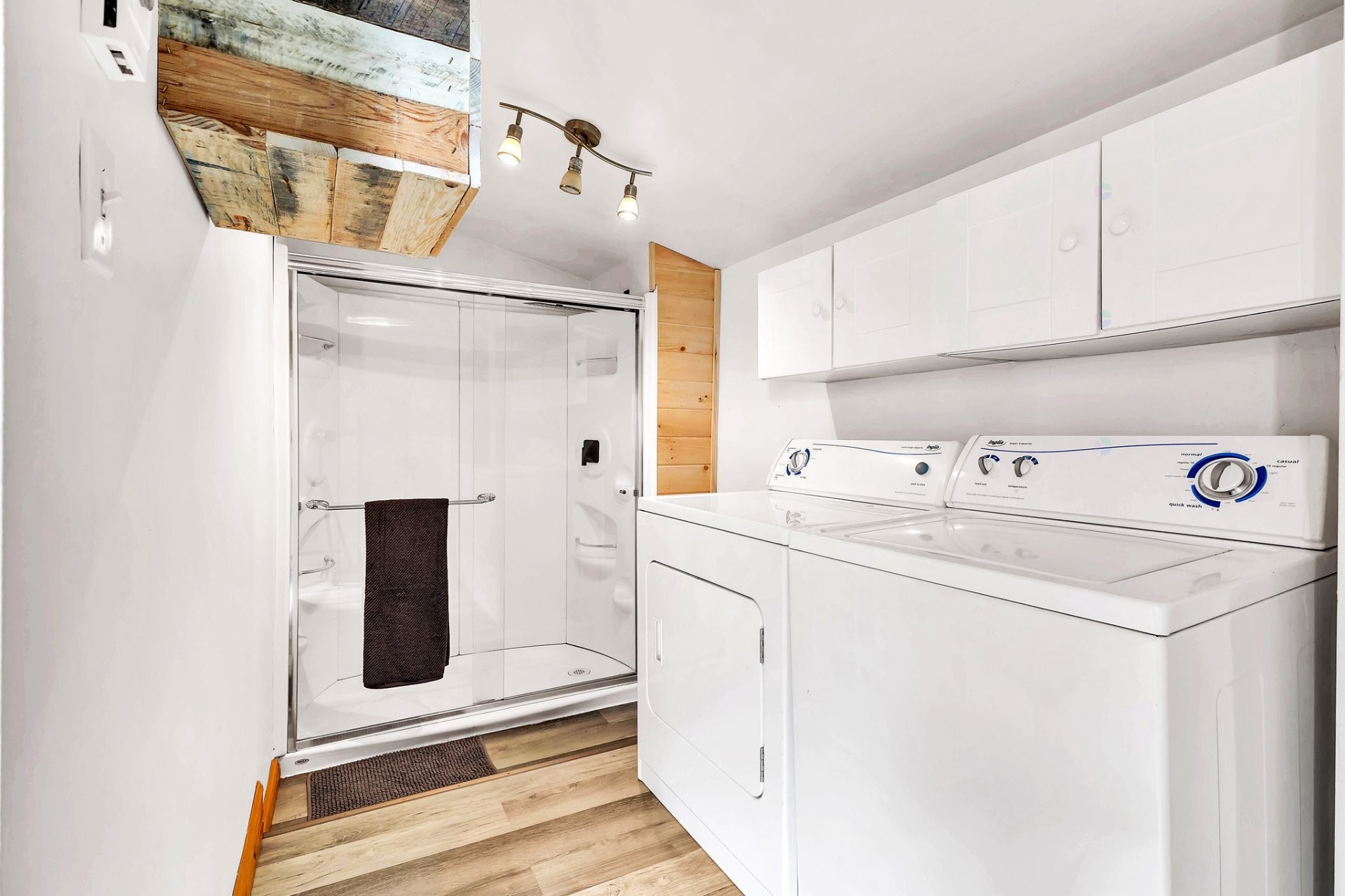









23


Ch. de la Blanche

,
Val-des-Monts,




QC
J8N5A1

