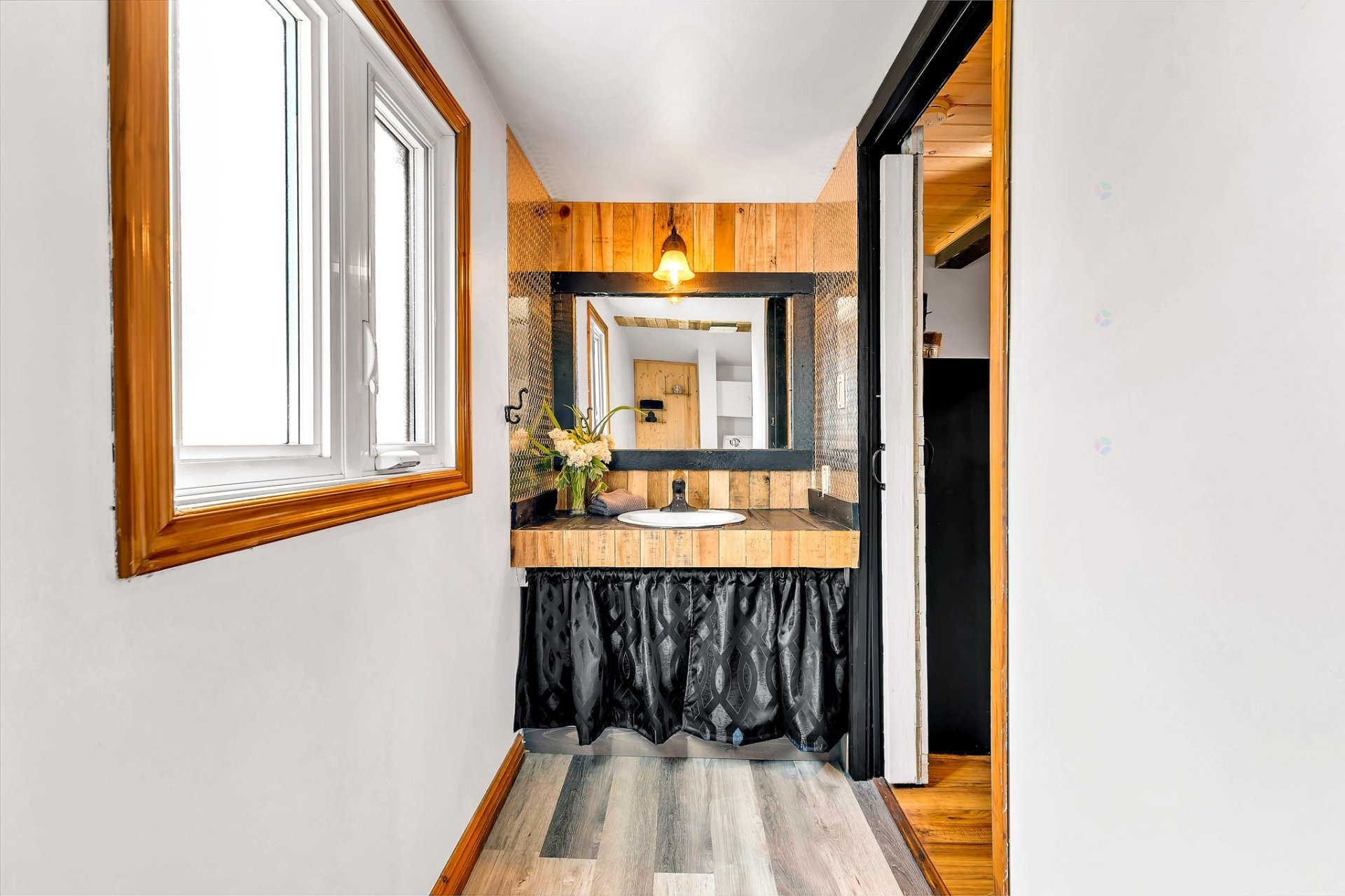 









23


Ch. de la Blanche

,
Val-des-Monts,




QC
J8N5A1


