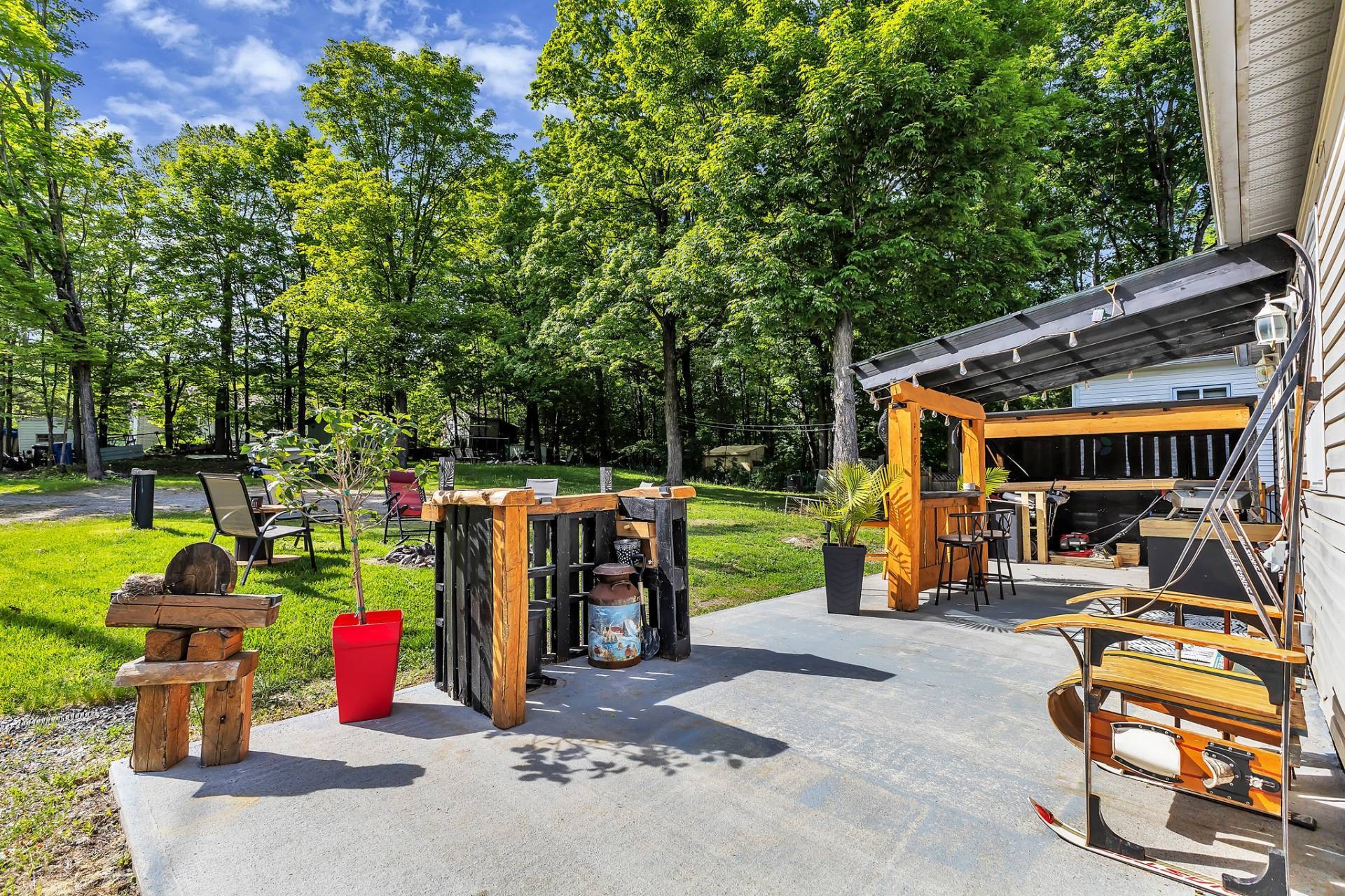 









23


Ch. de la Blanche

,
Val-des-Monts,




QC
J8N5A1

