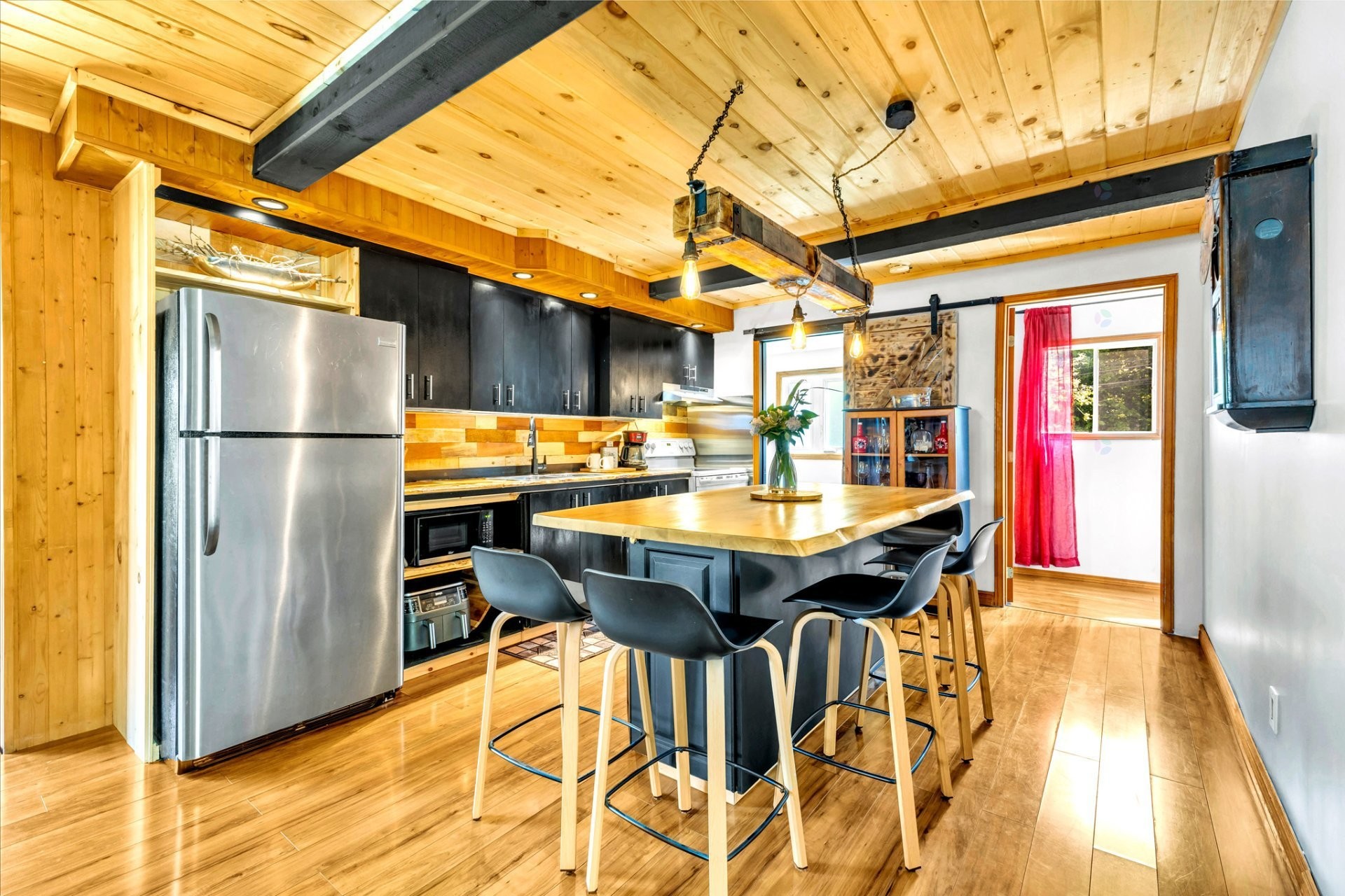 









23


Ch. de la Blanche

,
Val-des-Monts,




QC
J8N5A1

