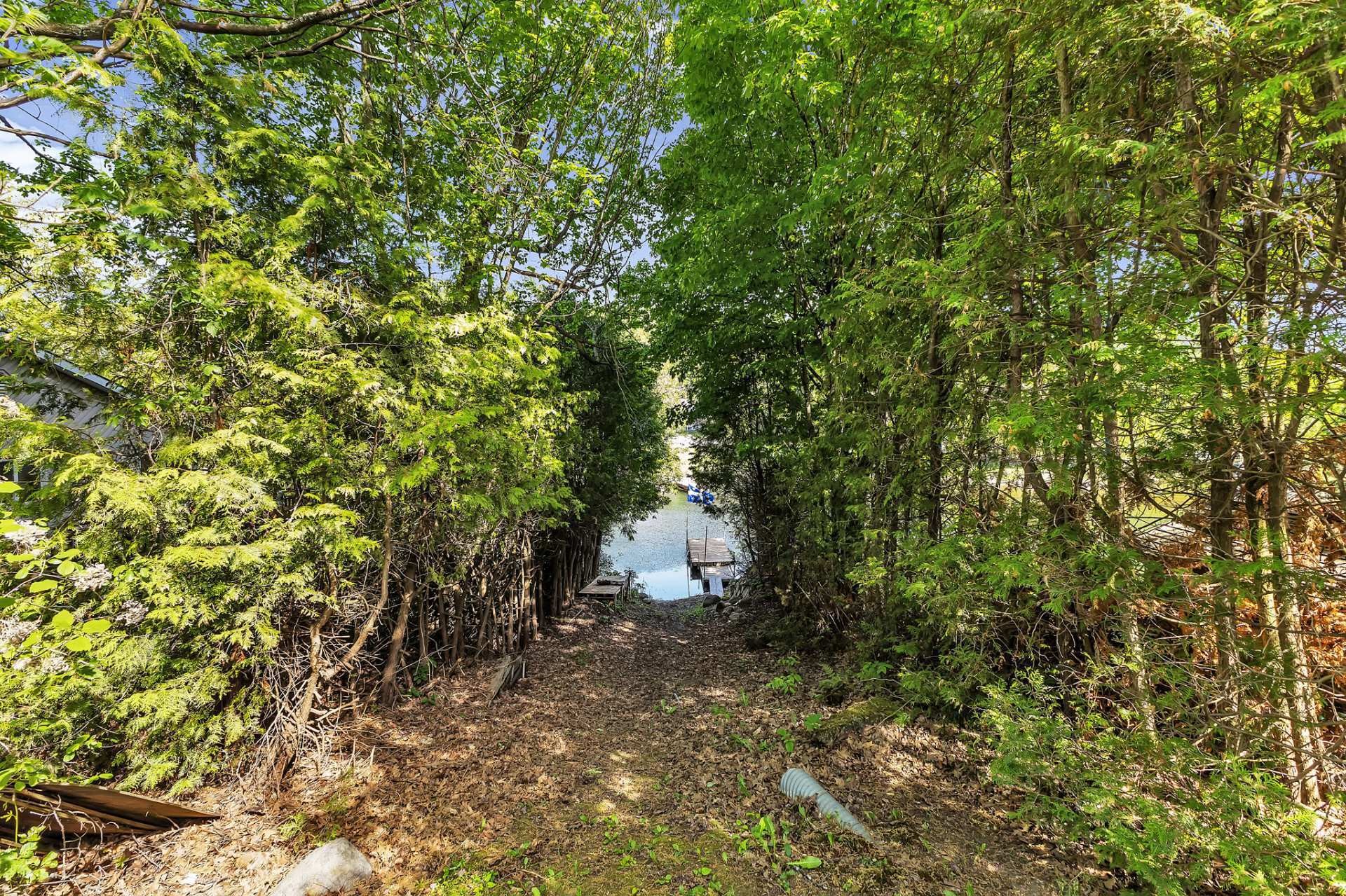 









23


Ch. de la Blanche

,
Val-des-Monts,




QC
J8N5A1


