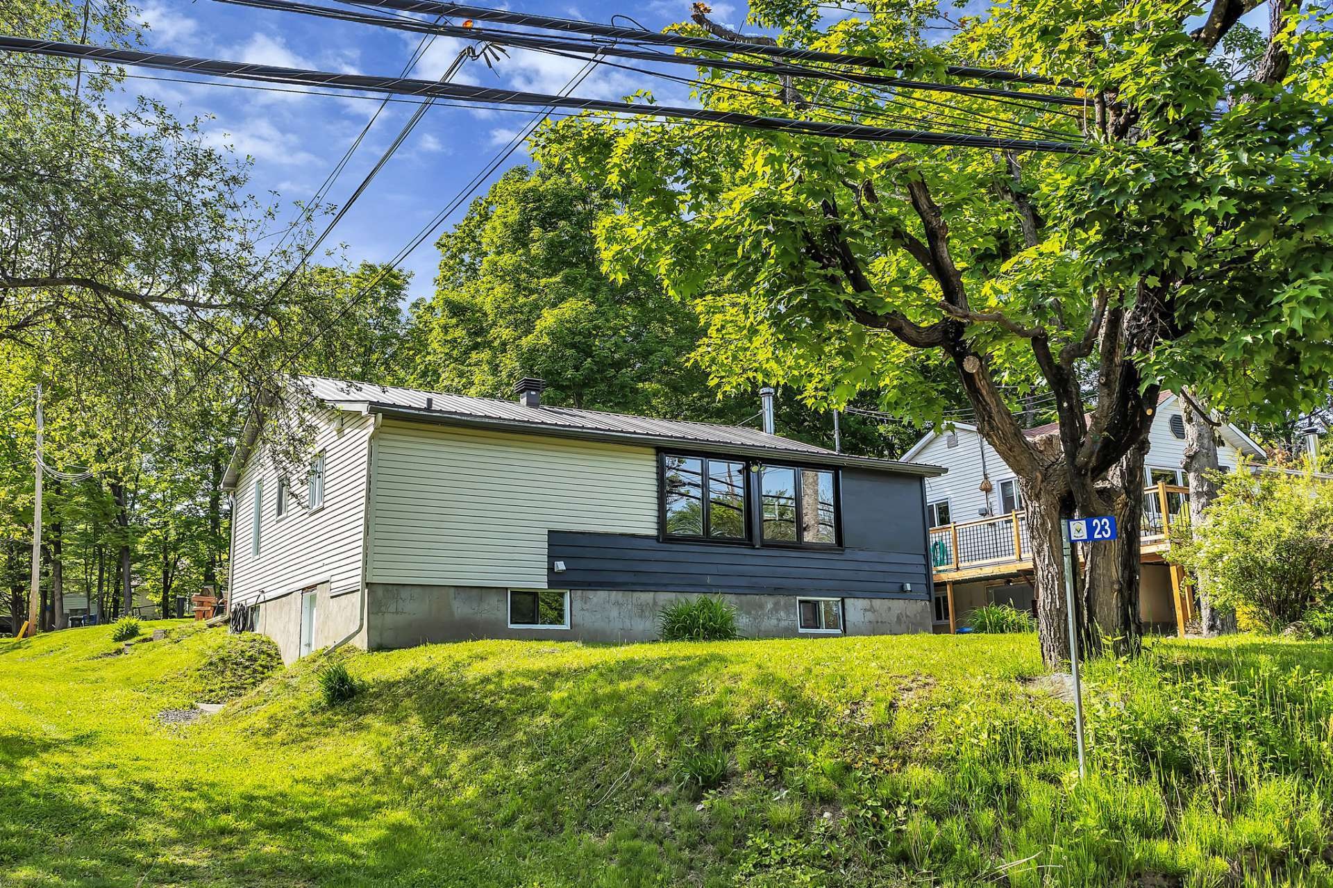









23


Ch. de la Blanche

,
Val-des-Monts,




QC
J8N5A1

