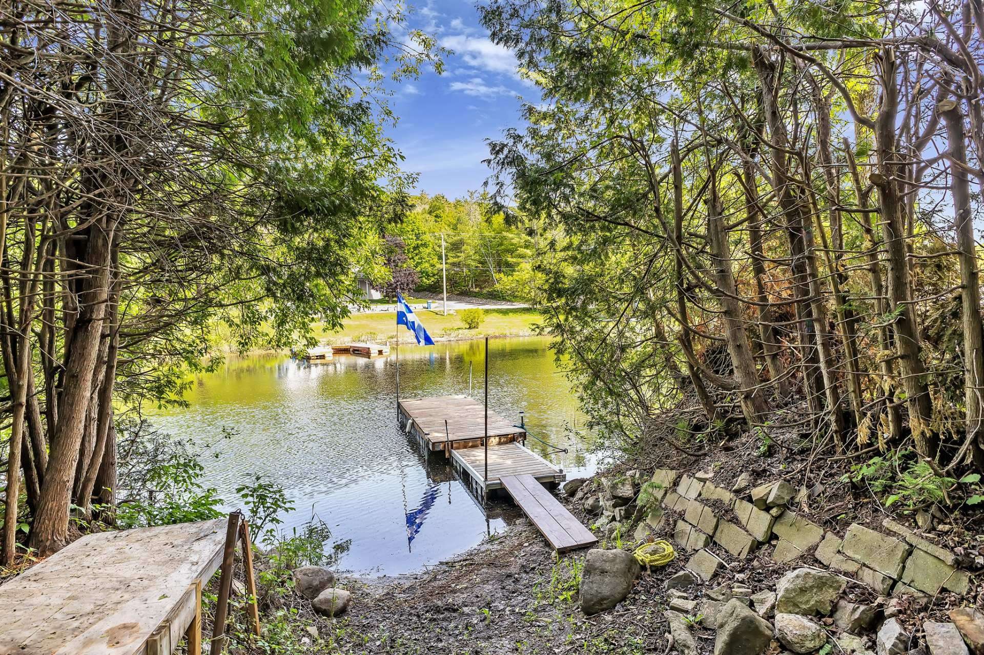 









23


Ch. de la Blanche

,
Val-des-Monts,




QC
J8N5A1

