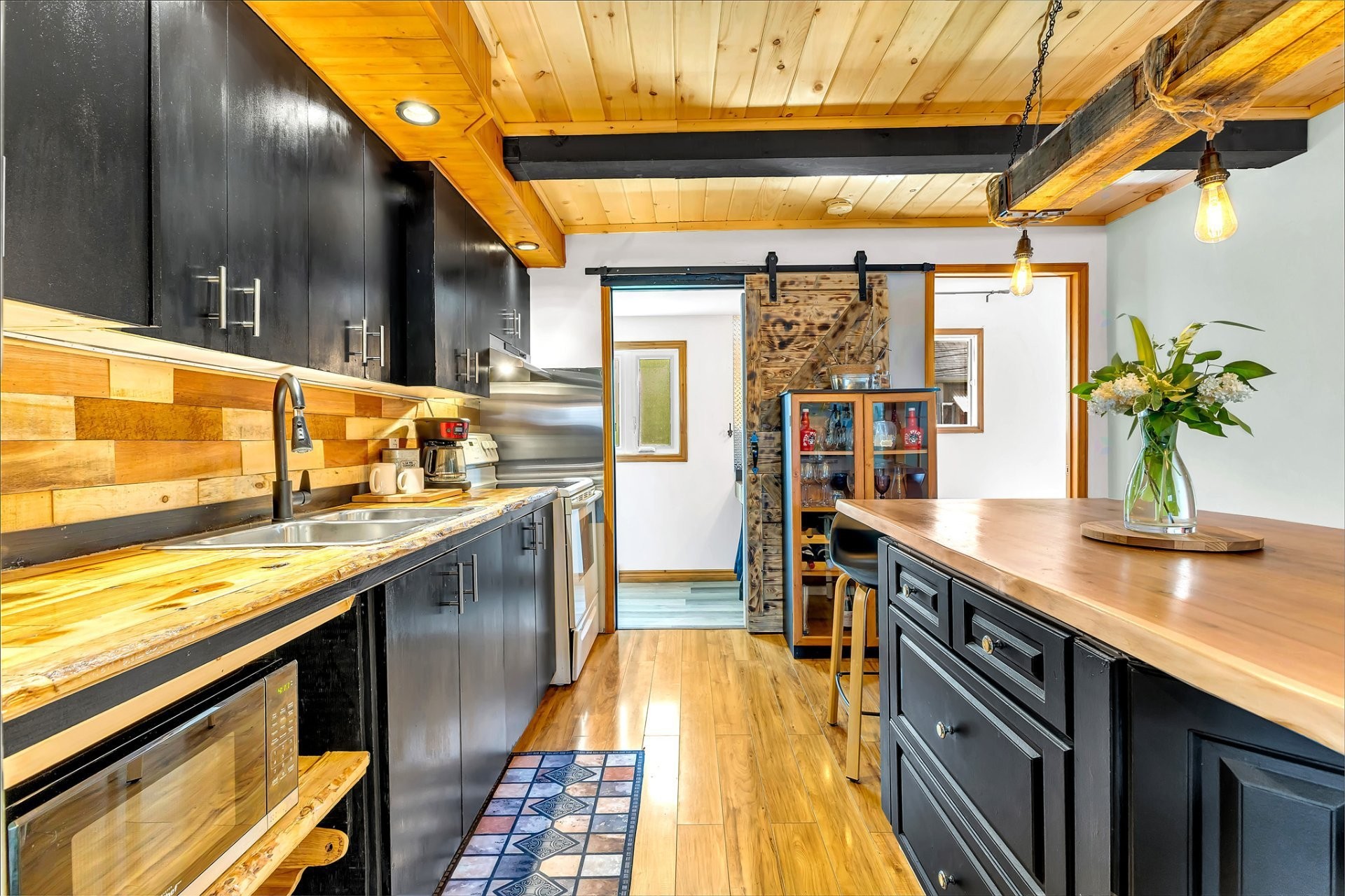 









23


Ch. de la Blanche

,
Val-des-Monts,




QC
J8N5A1


