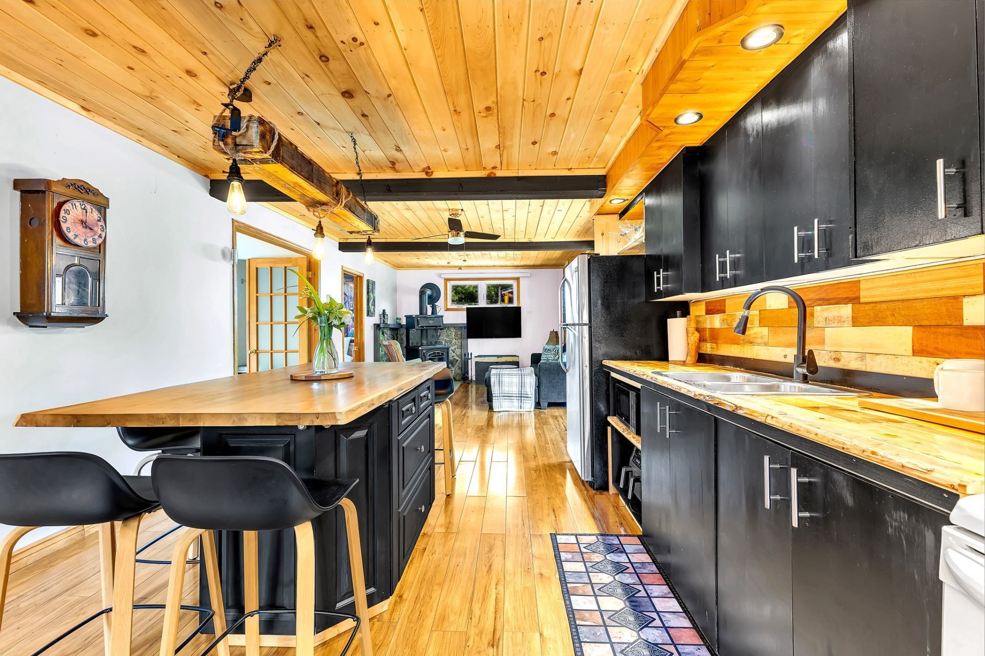









23


Ch. de la Blanche

,
Val-des-Monts,




QC
J8N5A1


