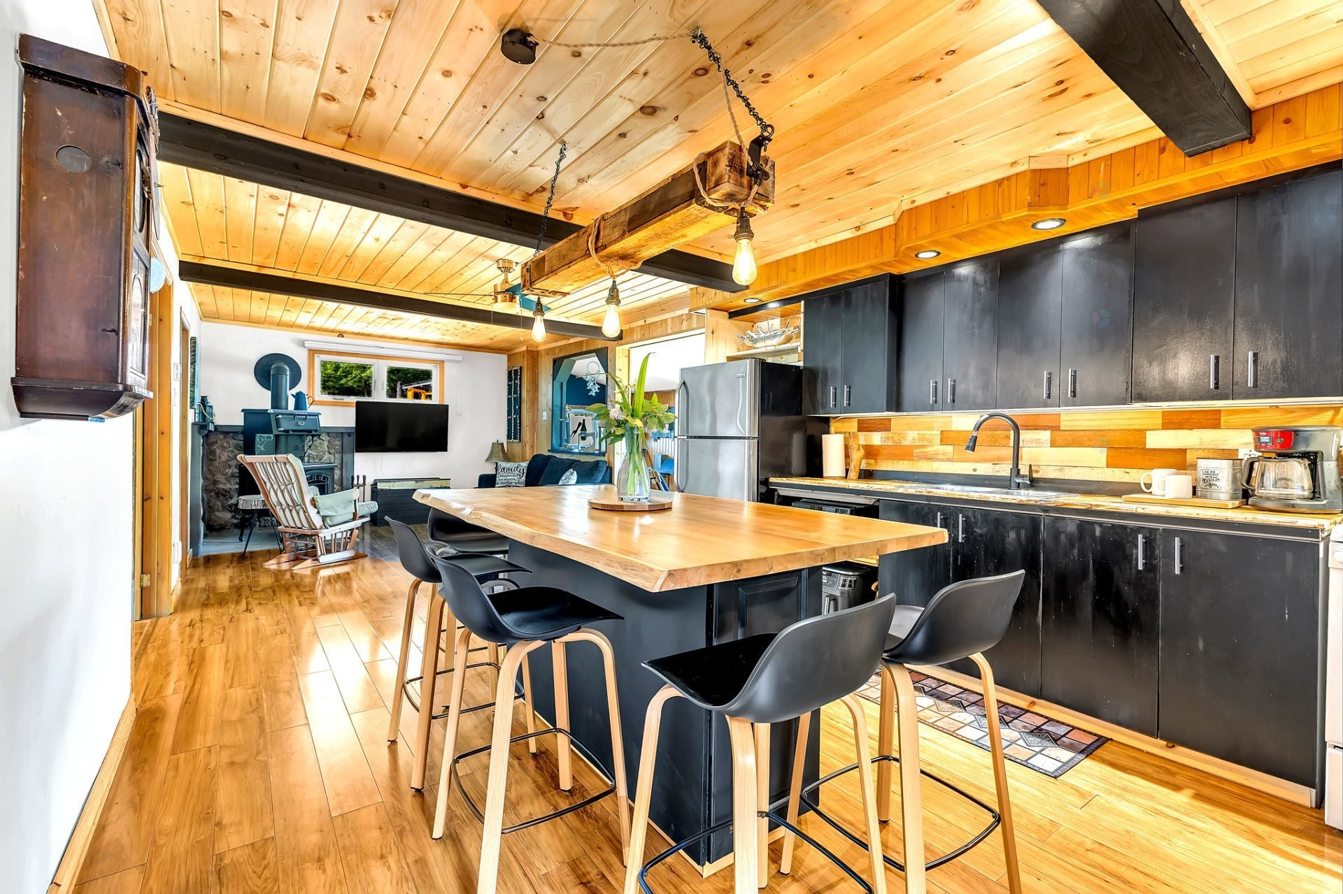 









23


Ch. de la Blanche

,
Val-des-Monts,




QC
J8N5A1

