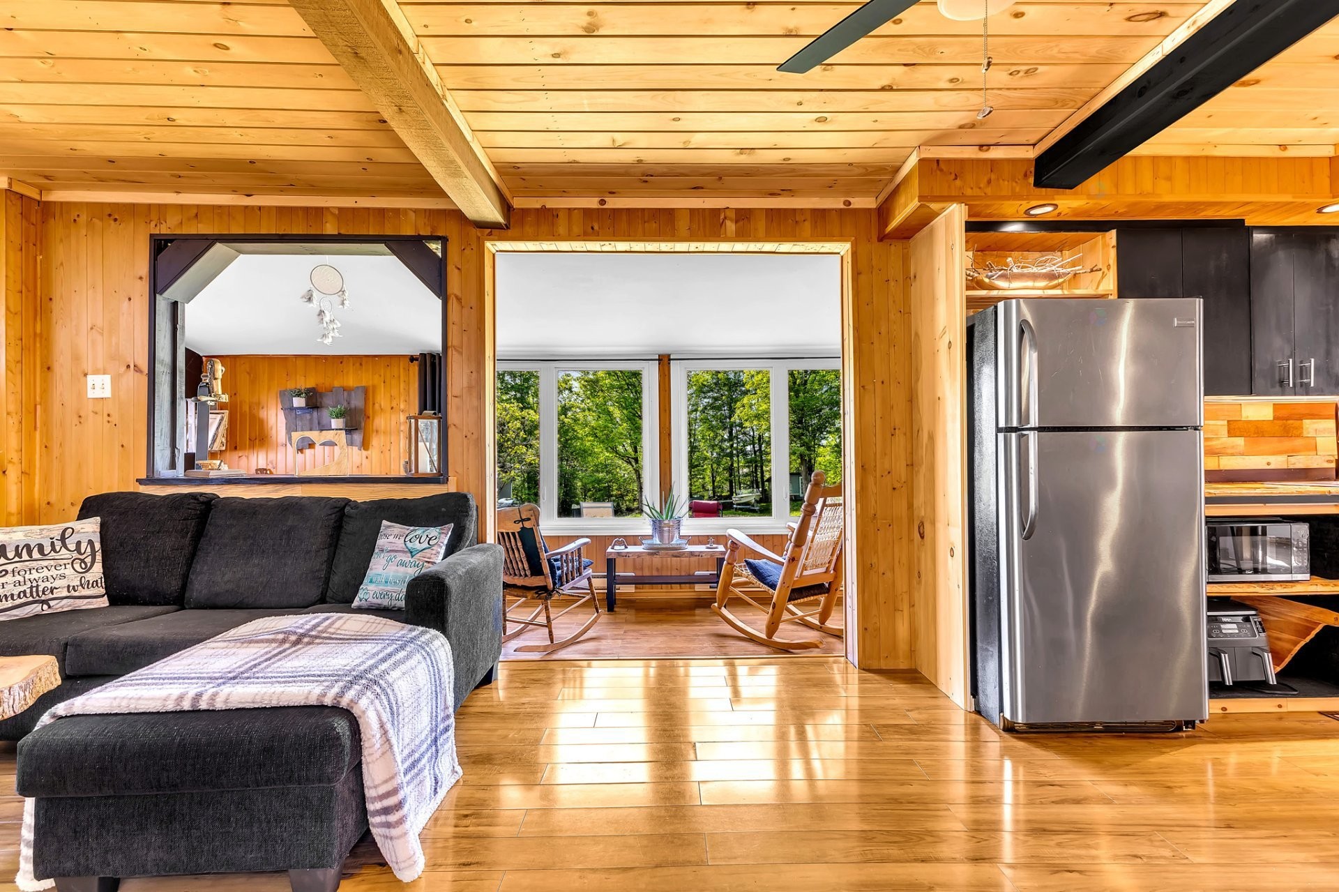 









23


Ch. de la Blanche

,
Val-des-Monts,




QC
J8N5A1

