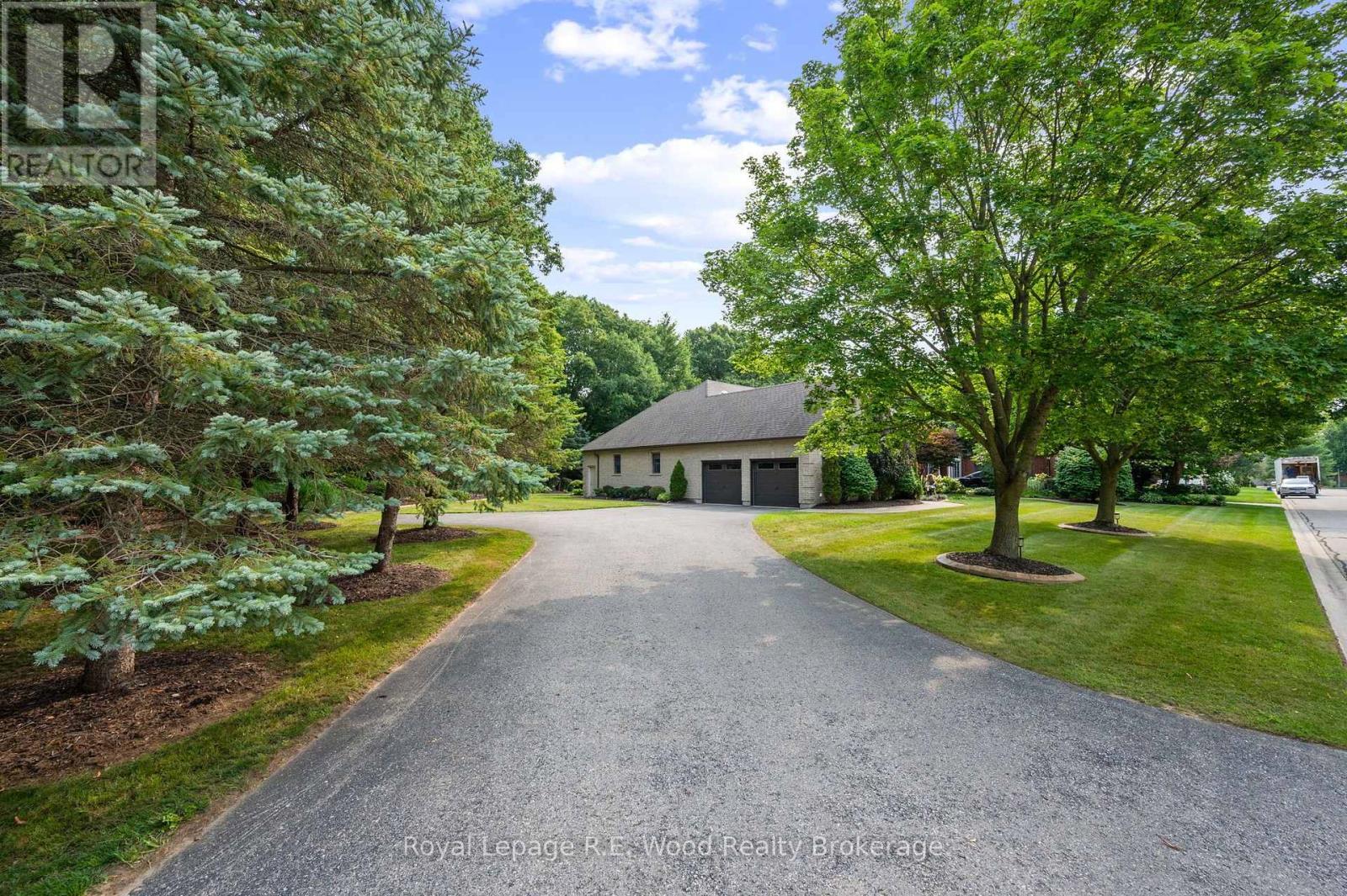 












2 WHISPERING PINE LANE

,
Tillsonburg,




Ontario
N4G5V4

