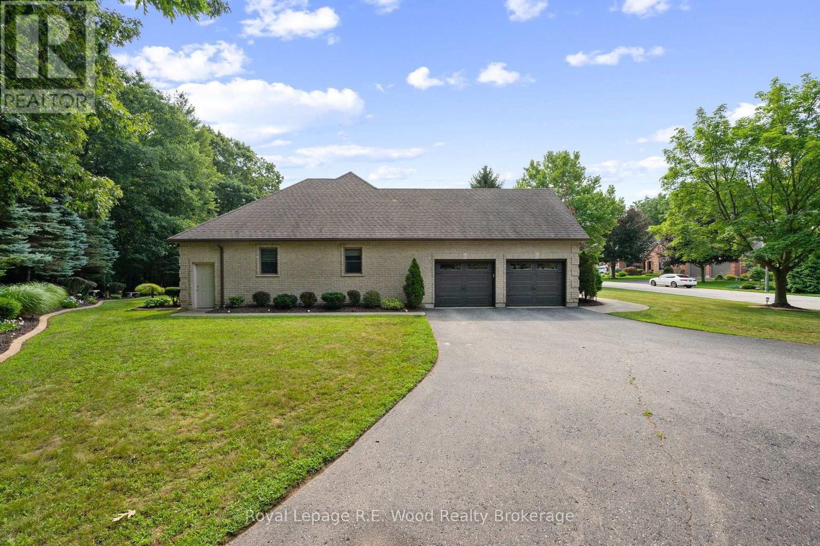 












2 WHISPERING PINE LANE

,
Tillsonburg,




Ontario
N4G5V4

