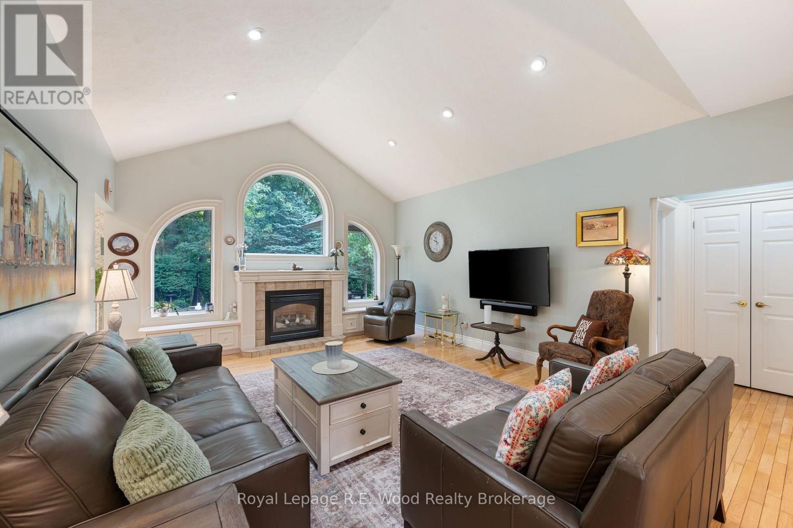 












2 WHISPERING PINE LANE

,
Tillsonburg,




Ontario
N4G5V4

